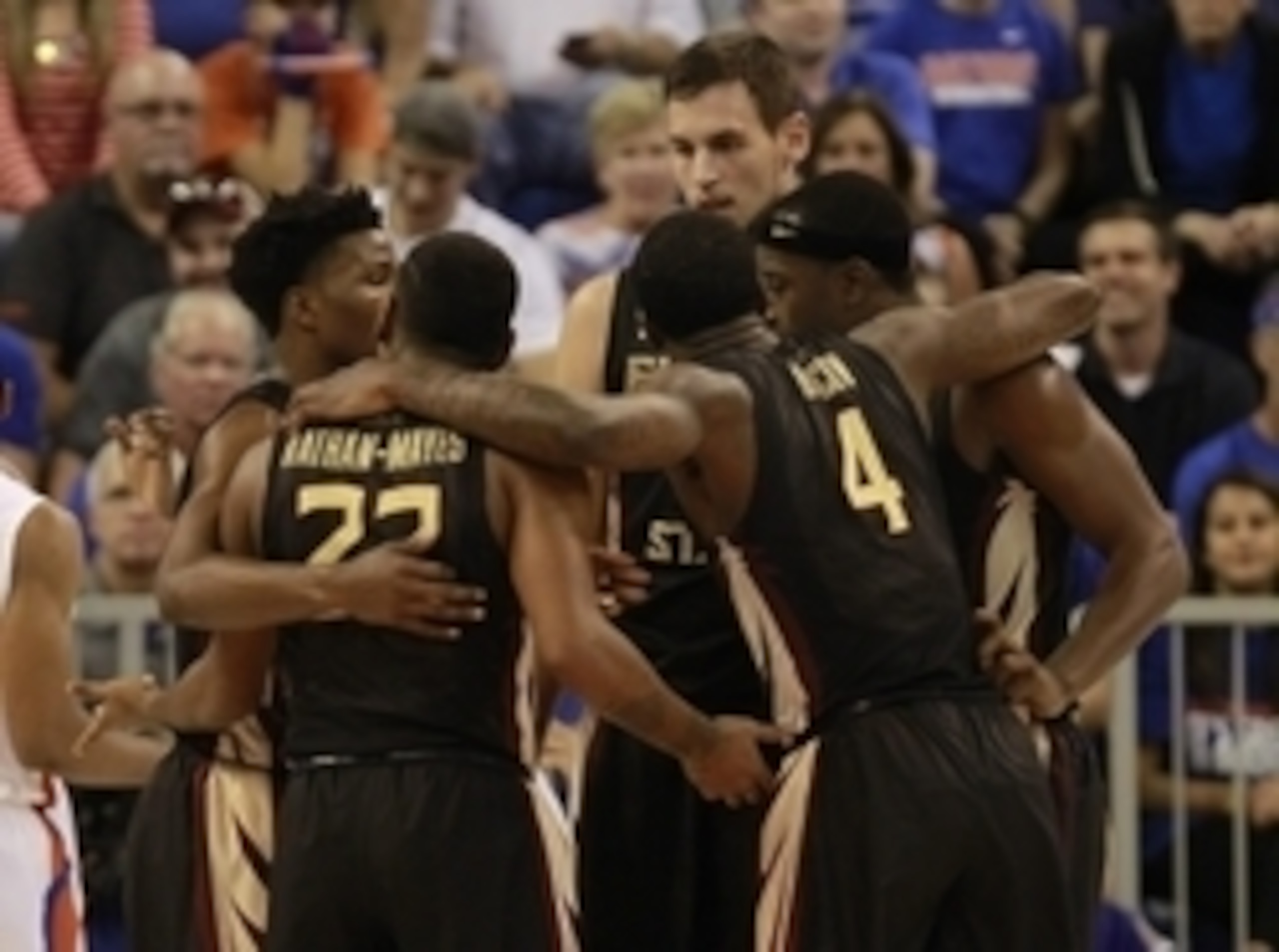Florida State players huddle