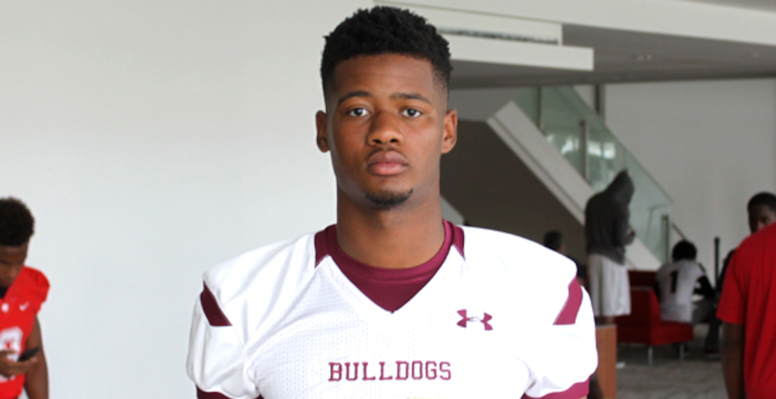 3-star tight end Zarrian Holcombe