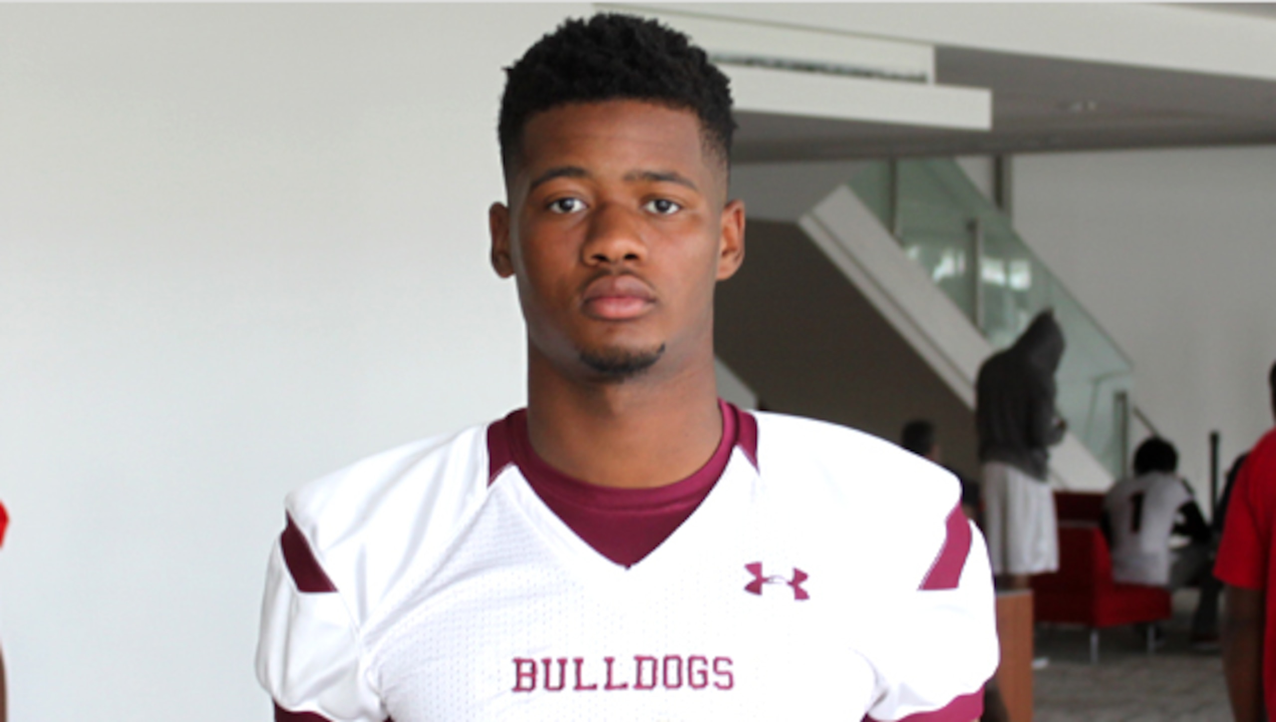 TE Zarrian Holcombe