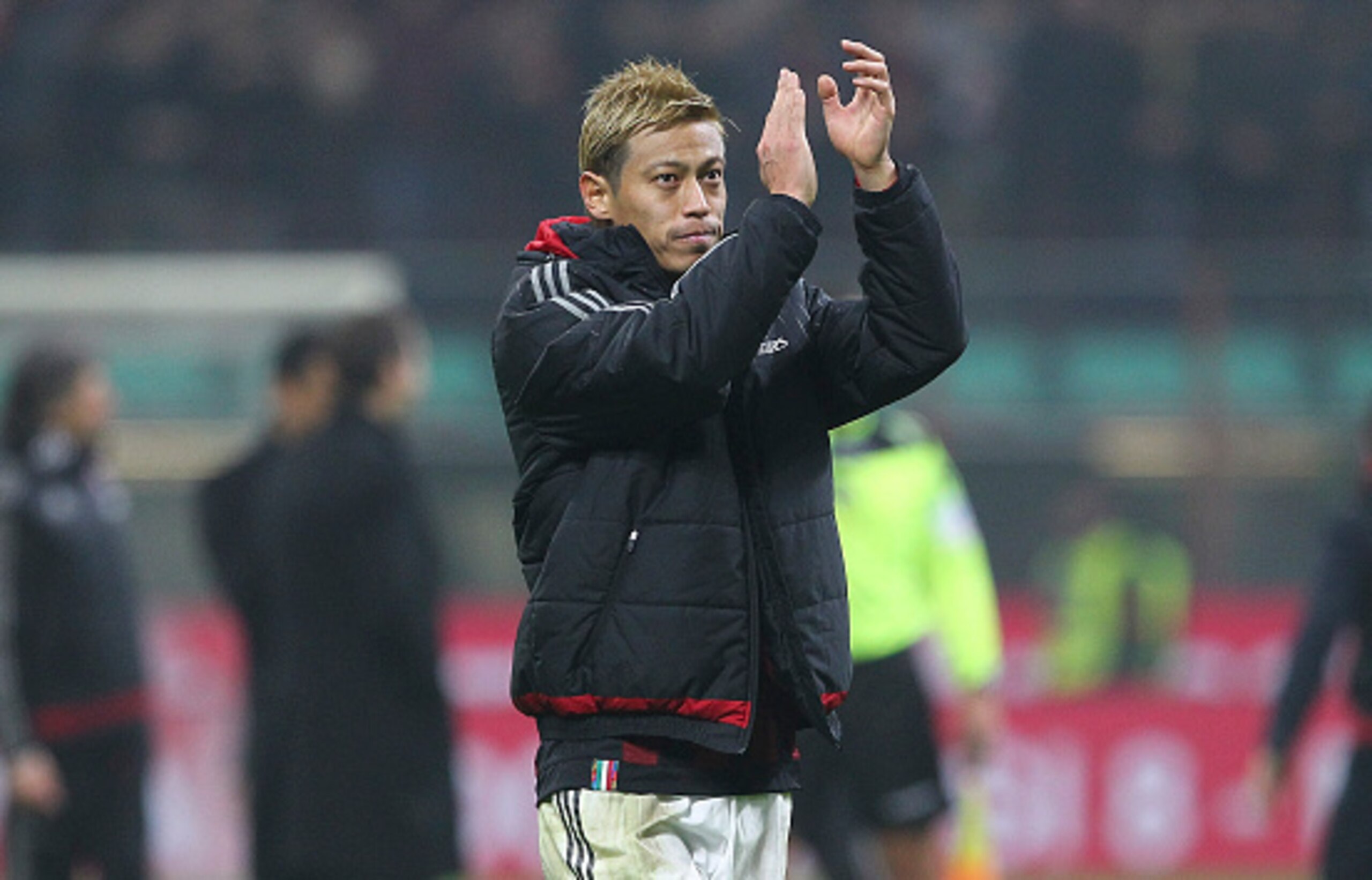 Keisuke Honda applauds the AC Milan fans after the 3-0 victory.