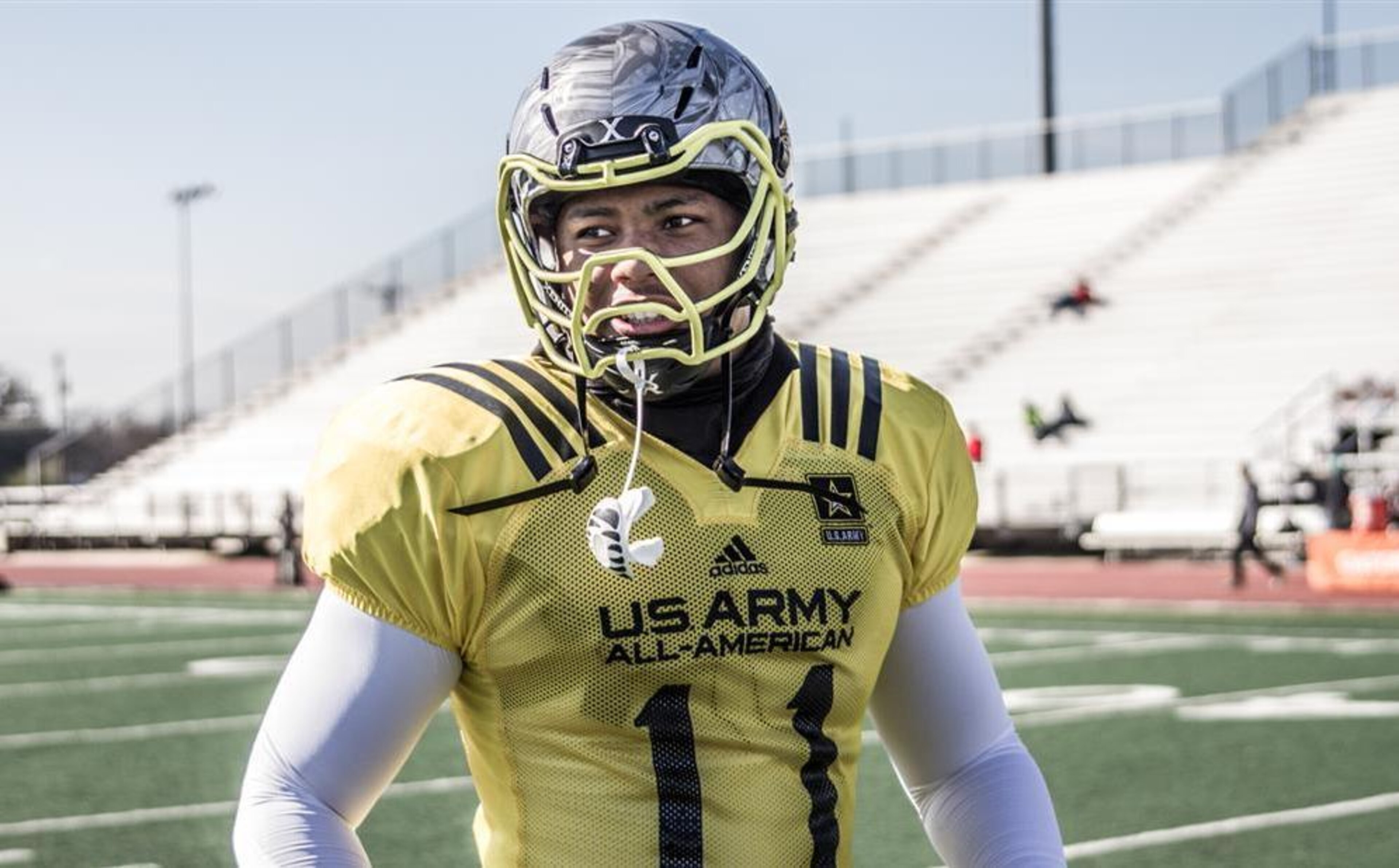 UCLA LB Mique Juarez UCLA LB Mique Juarez