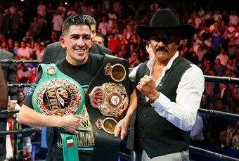 Leo Santa Cruz defends his WBA featherweight title at the end of February.