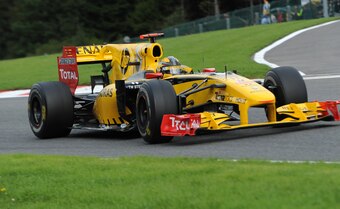 Robert Kubica driving the Renault R30.