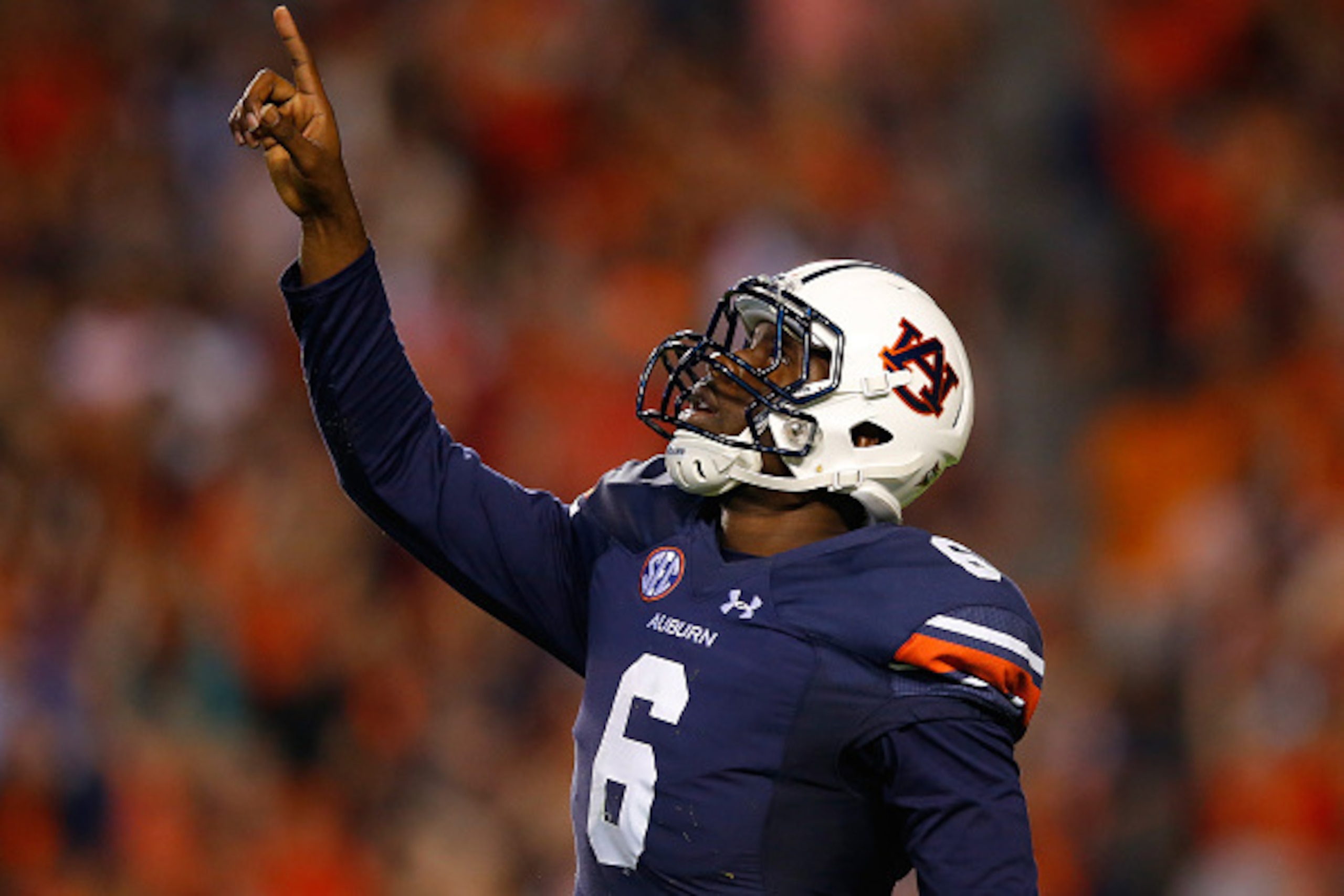 Auburn QB Jeremy Johnson