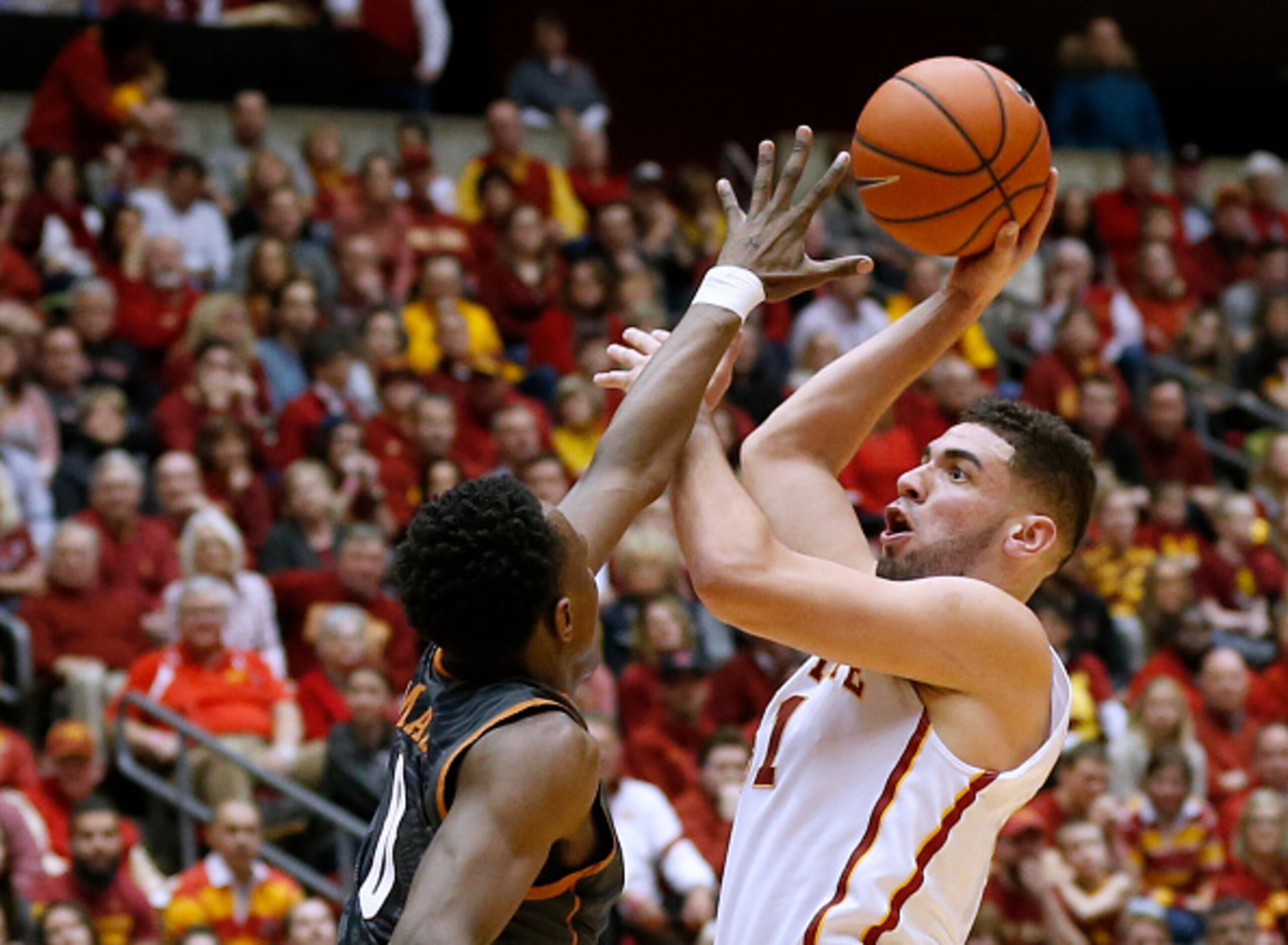Georges Niang (right)