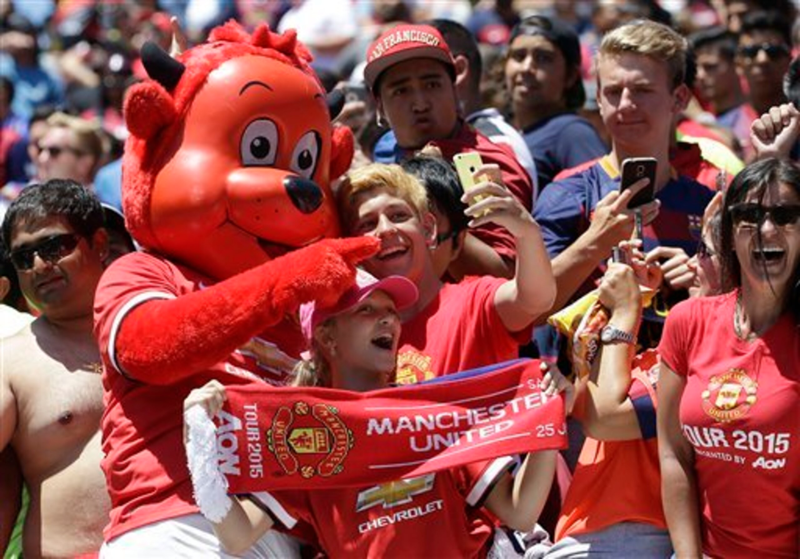 Fred the Red meets United fans in the U.S.