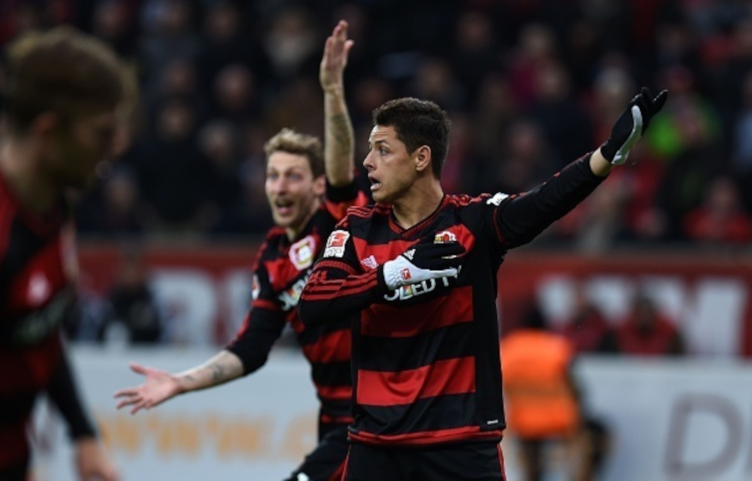 Chicharito's complaining was much more on point than his playing. Chicharito's complaining was much more on point than his playing.