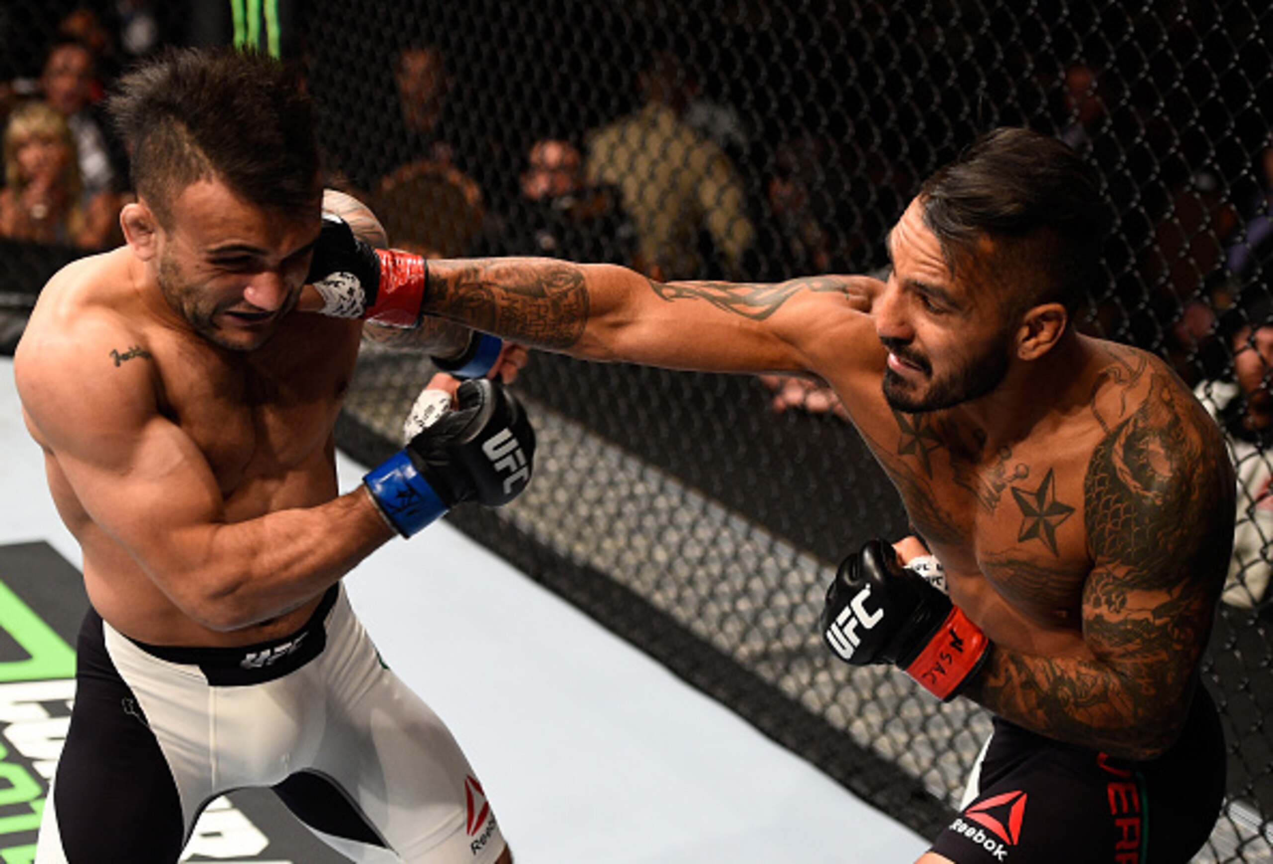 Francisco Rivera punches John Lineker