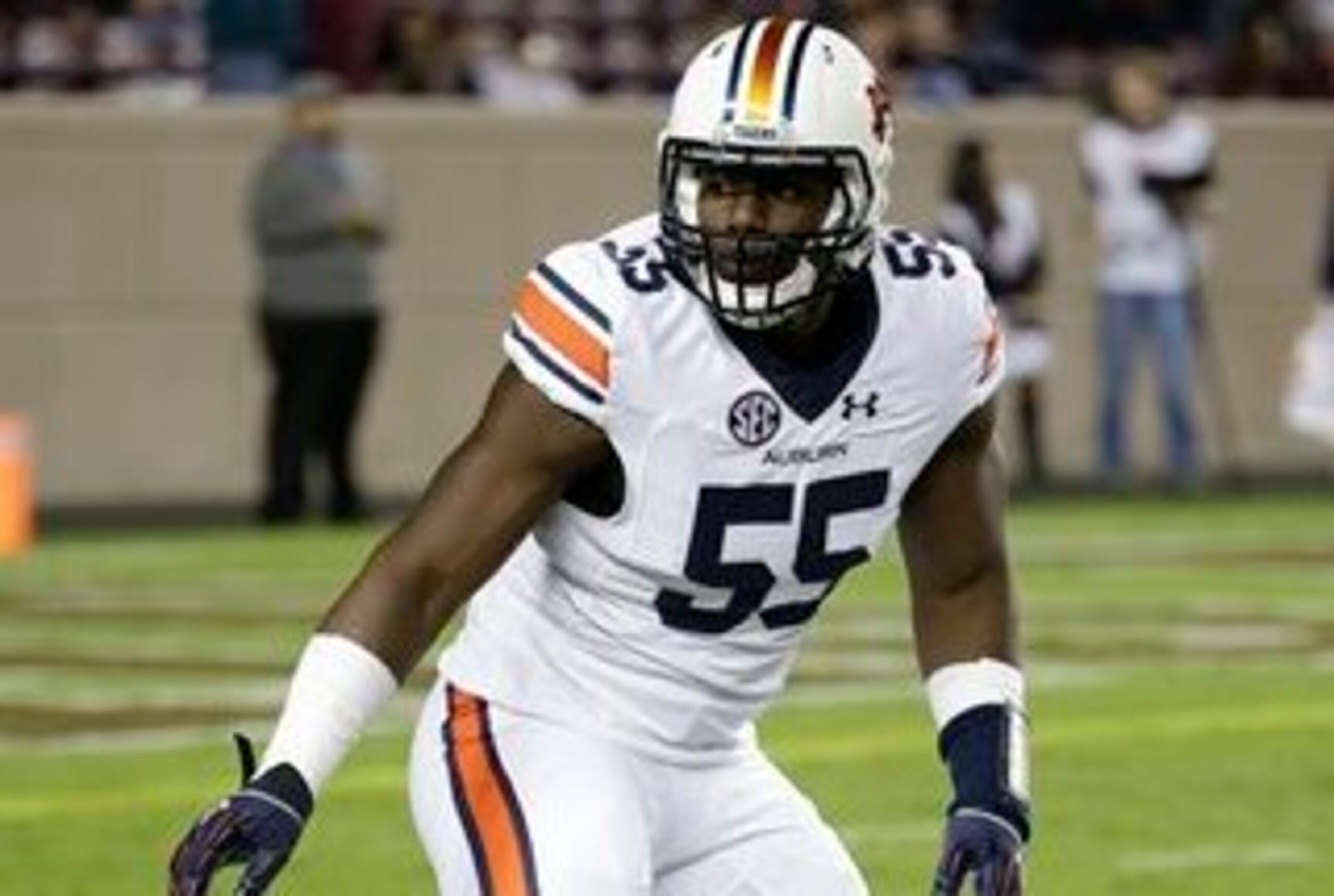 Auburn DE Carl Lawson