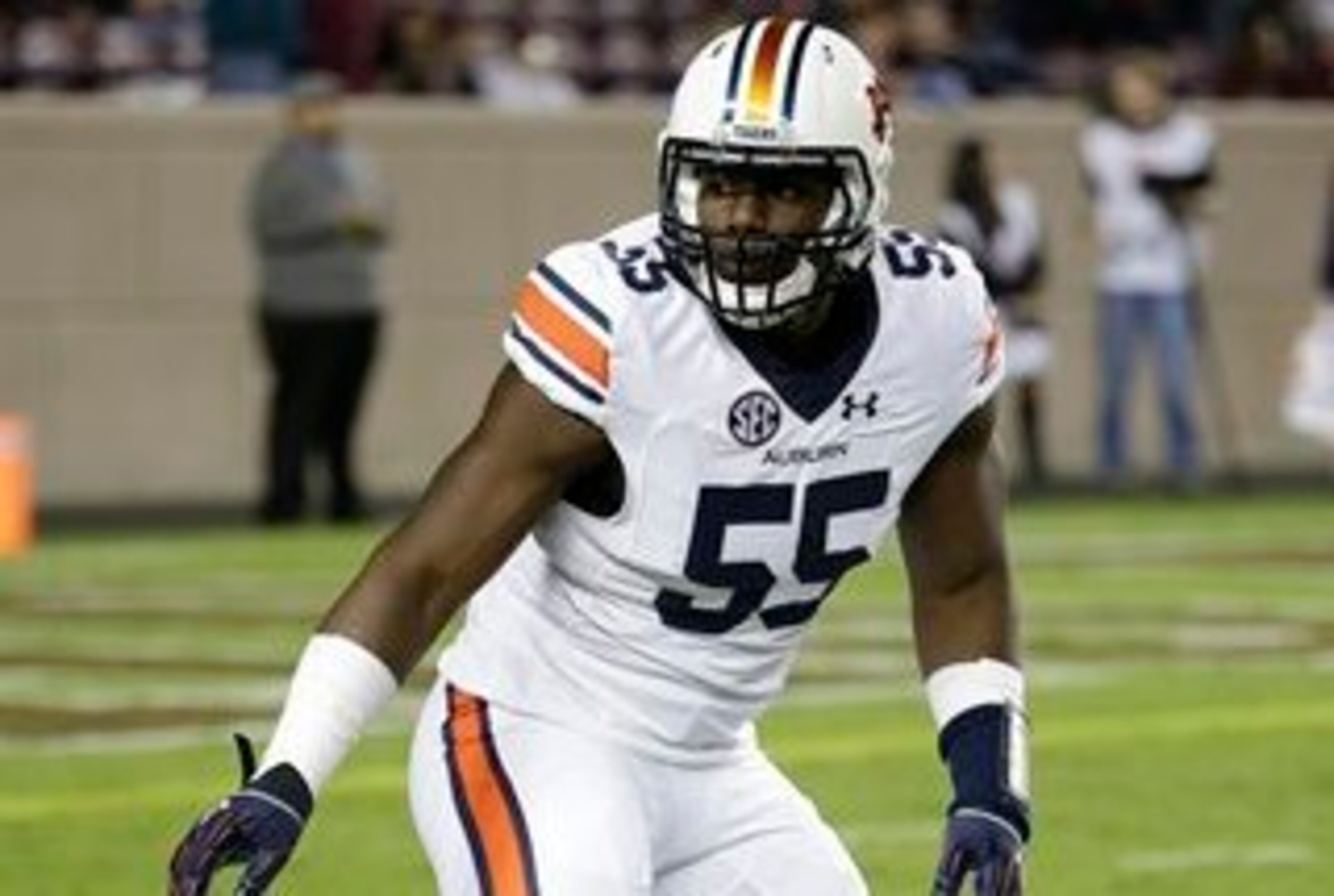 Auburn DE Carl Lawson