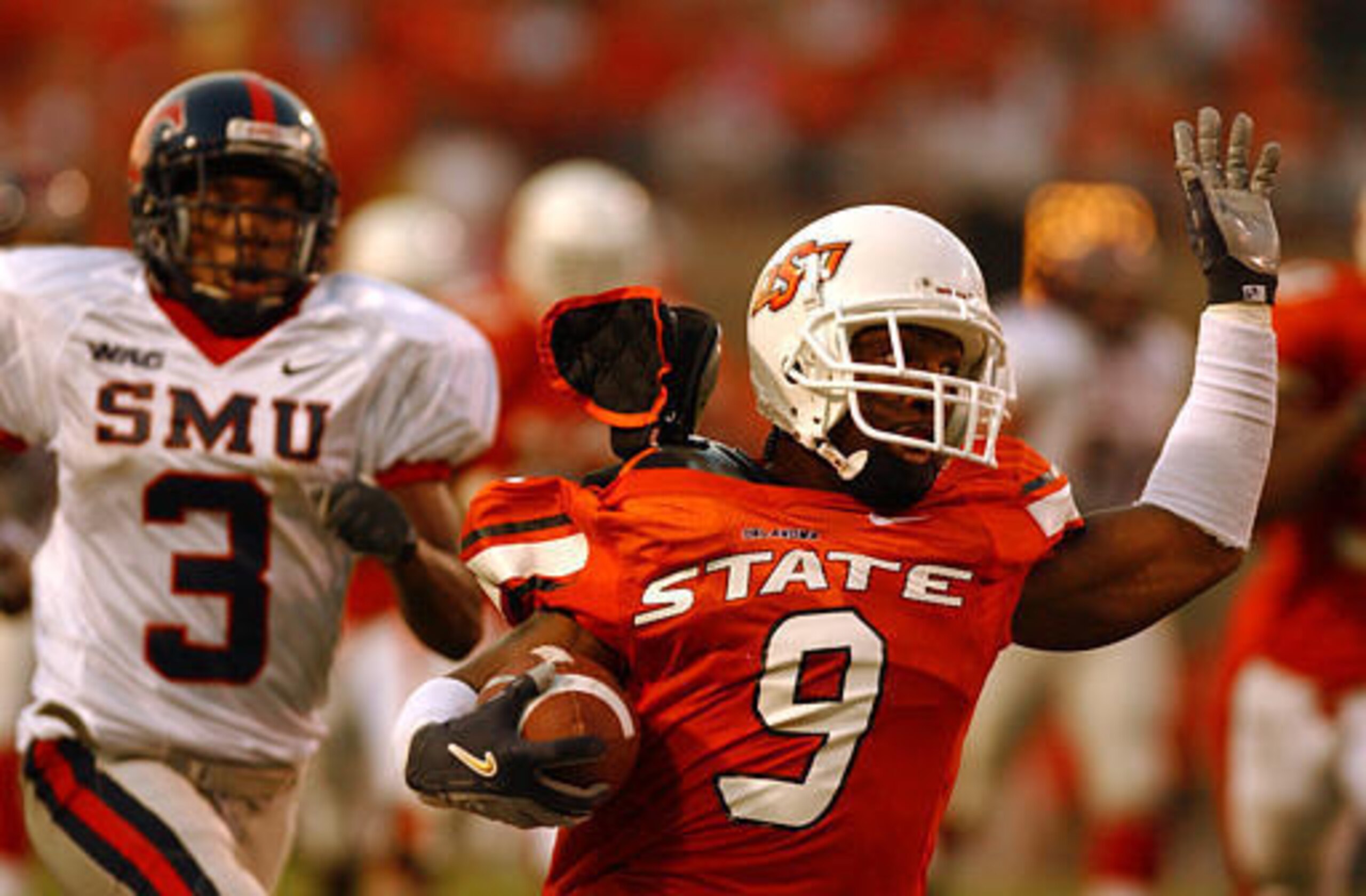 Former Oklahoma State DB Darrent Williams (right)