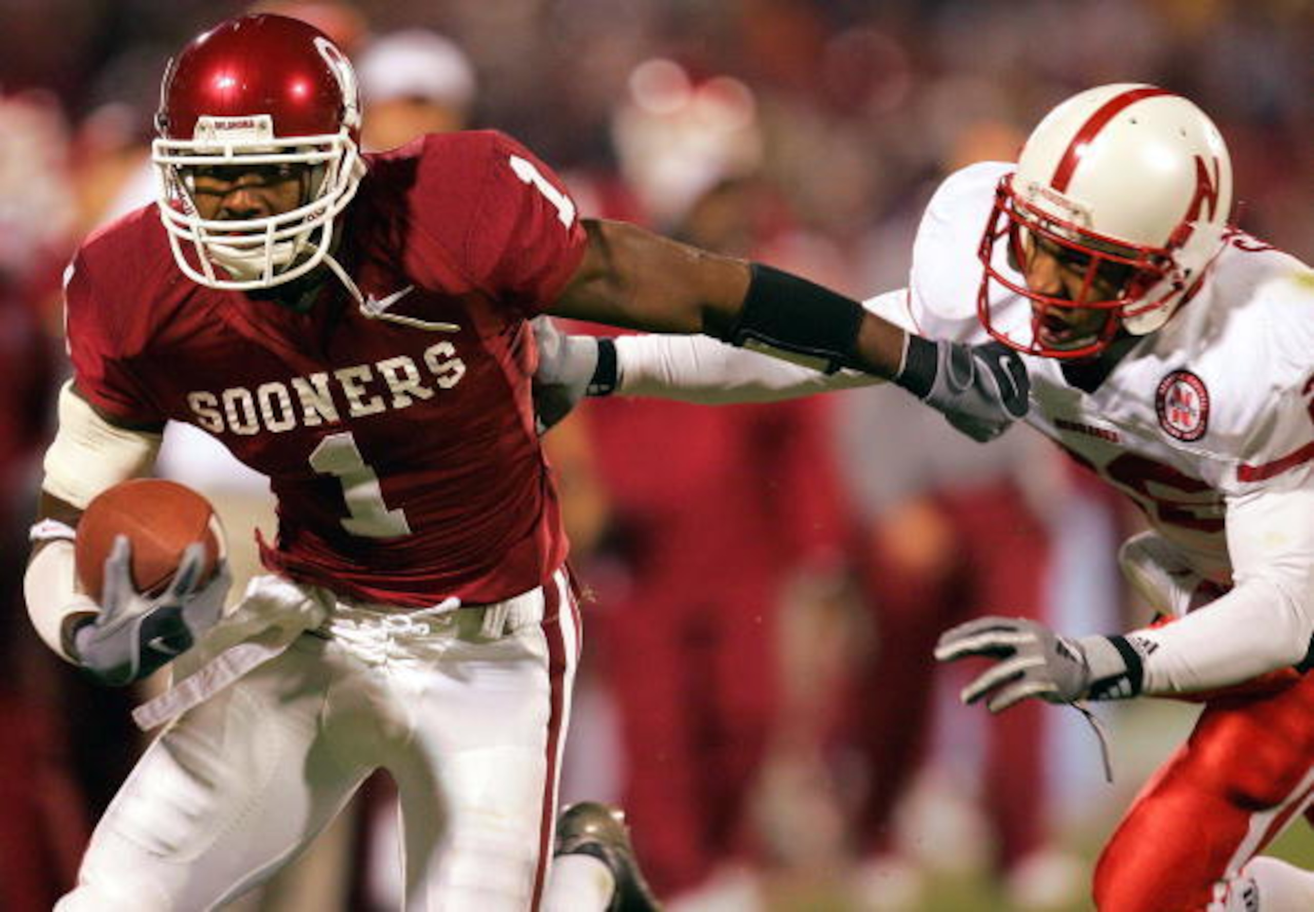 Former Oklahoma WR Mark Bradley (left)