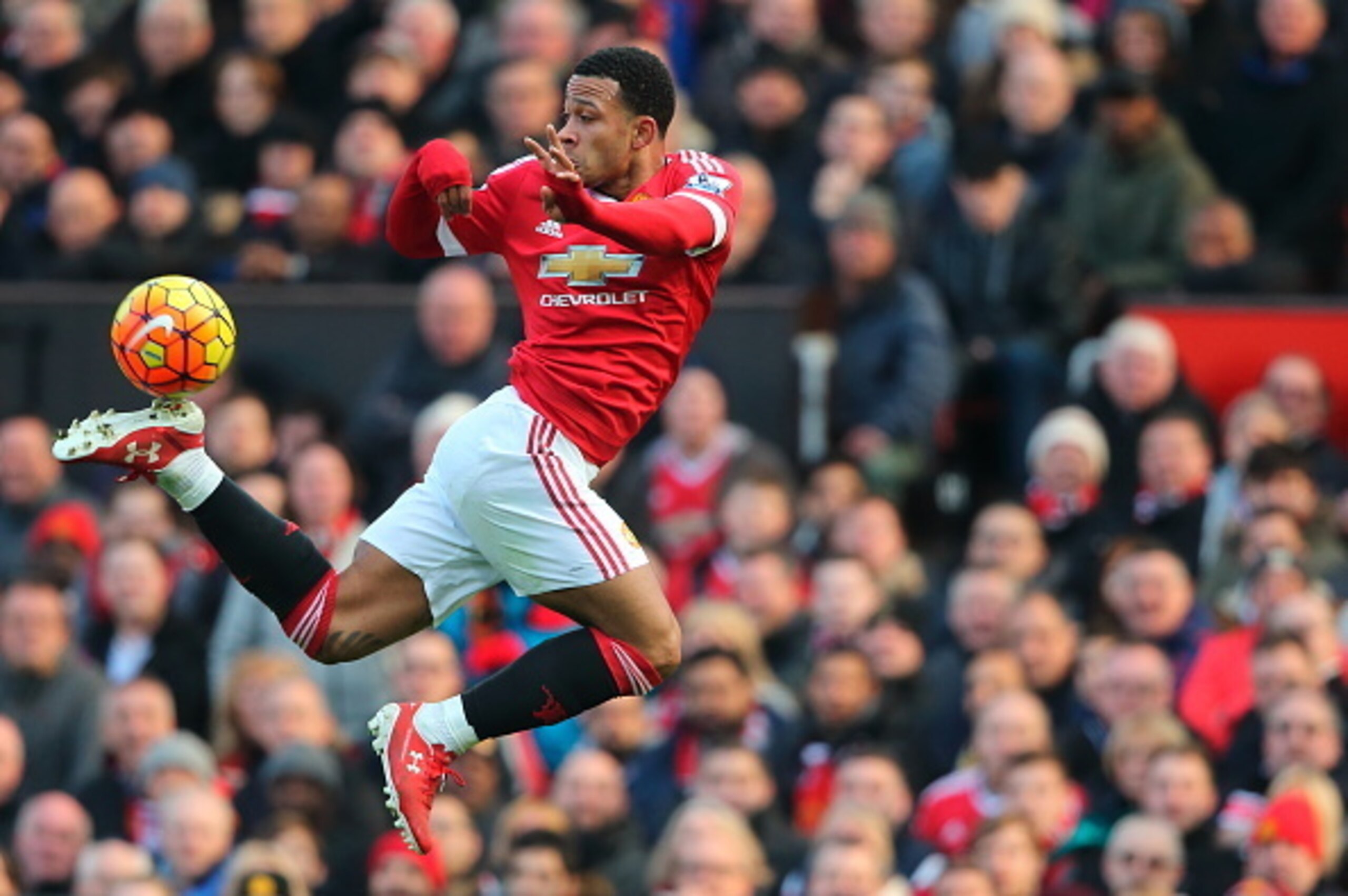 Memphis showing off his skills against Arsenal. Memphis showing off his skills against Arsenal.
