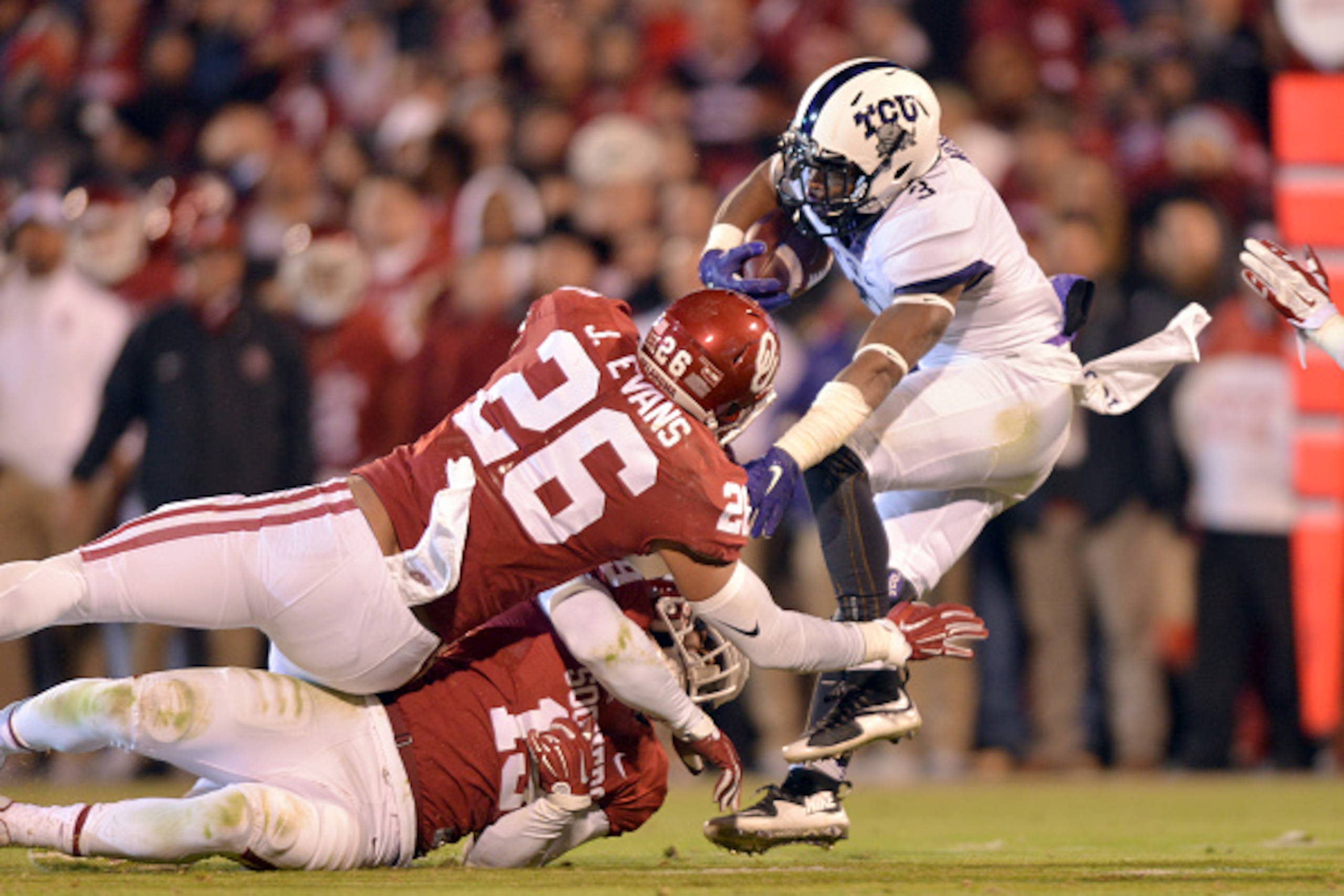 LB Jordan Evans