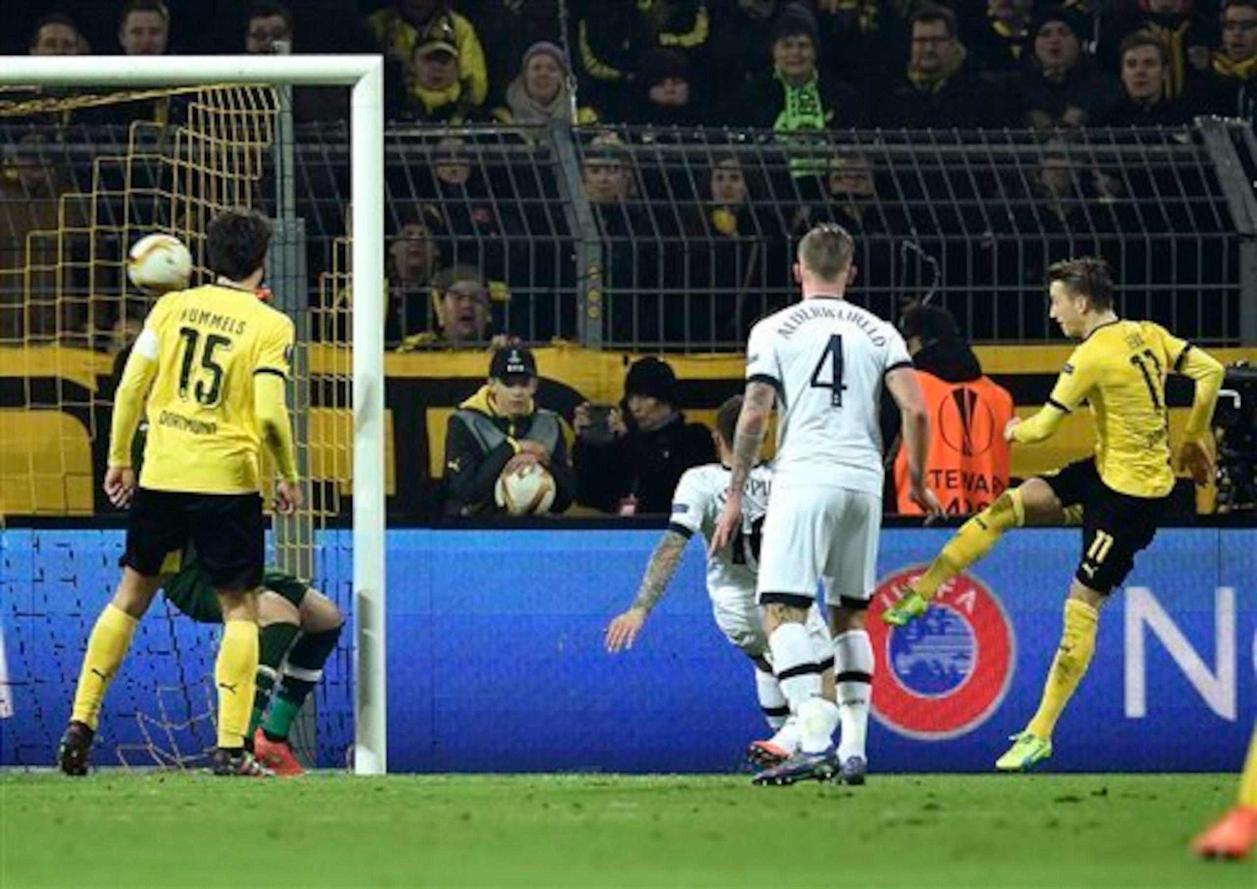 Marco Reus fires in Borussia Dortmund's second goal, the first of two he would net.