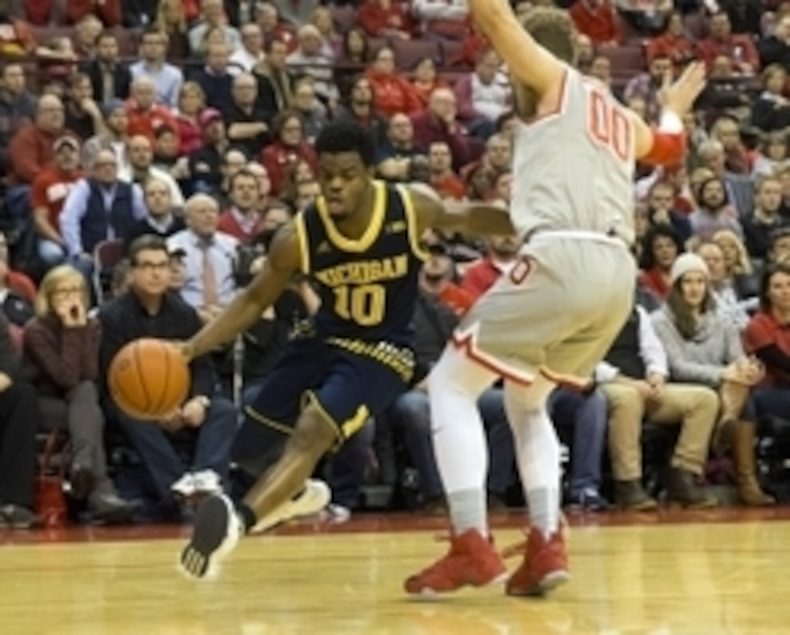 Feb 16, 2016; Columbus, OH, USA; Michigan Wolverines guard Derrick Walton Jr. (10) cuts underneath defending Ohio State Buckeyes forward Mickey Mitchell (00) at Value City Arena. Ohio State won the game 76-66. Mandatory Credit: Greg Bartram-USA TODAY Spor Feb 16, 2016; Columbus, OH, USA; Michigan Wolverines guard Derrick Walton Jr. (10) cuts underneath defending Ohio State Buckeyes forward Mickey Mitchell (00) at Value City Arena. Ohio State won the game 76-66. Mandatory Credit: Greg Bartram-USA TODAY Spor
