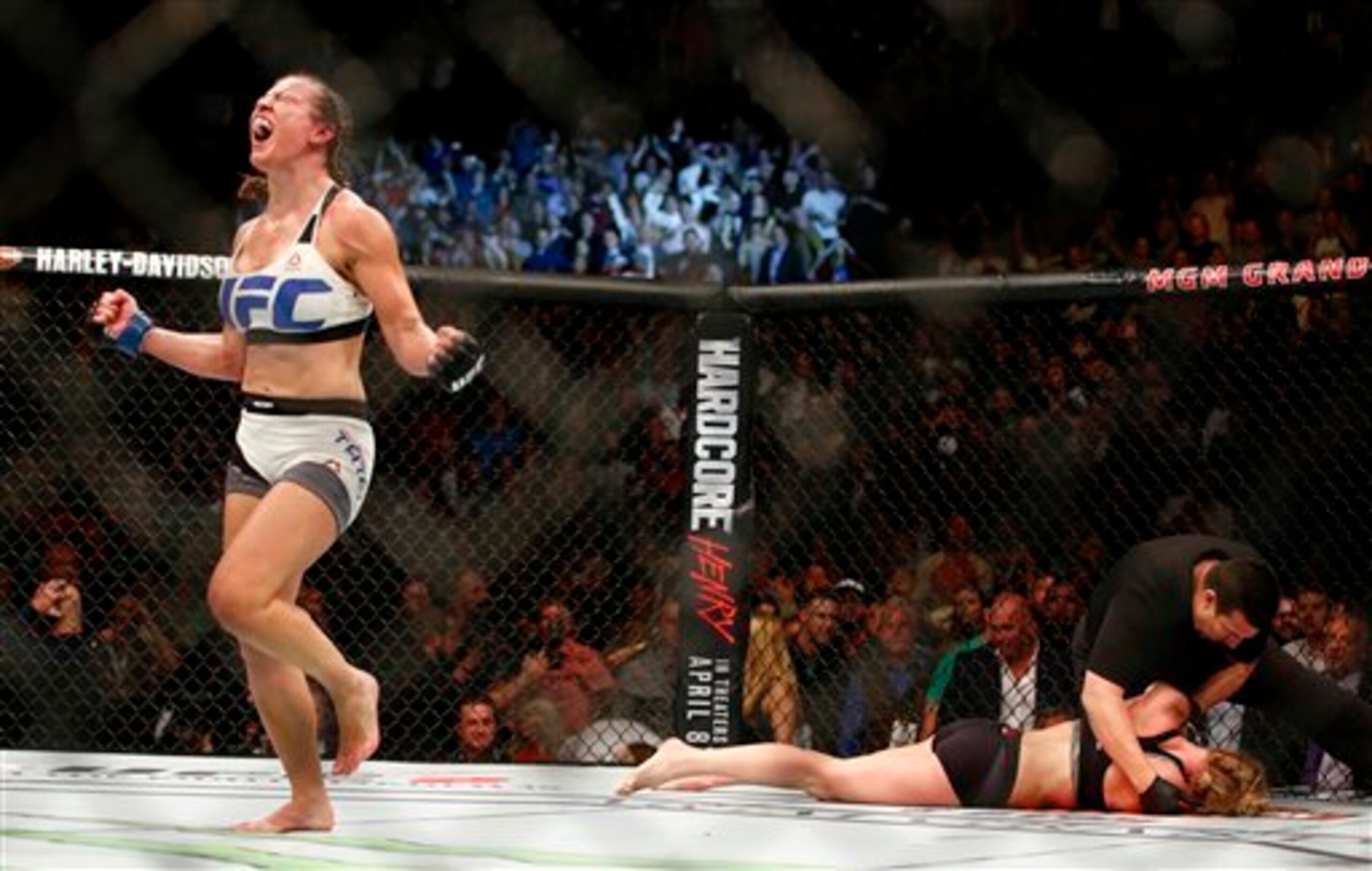 Miesha Tate choked Holly Holm out cold at UFC 196