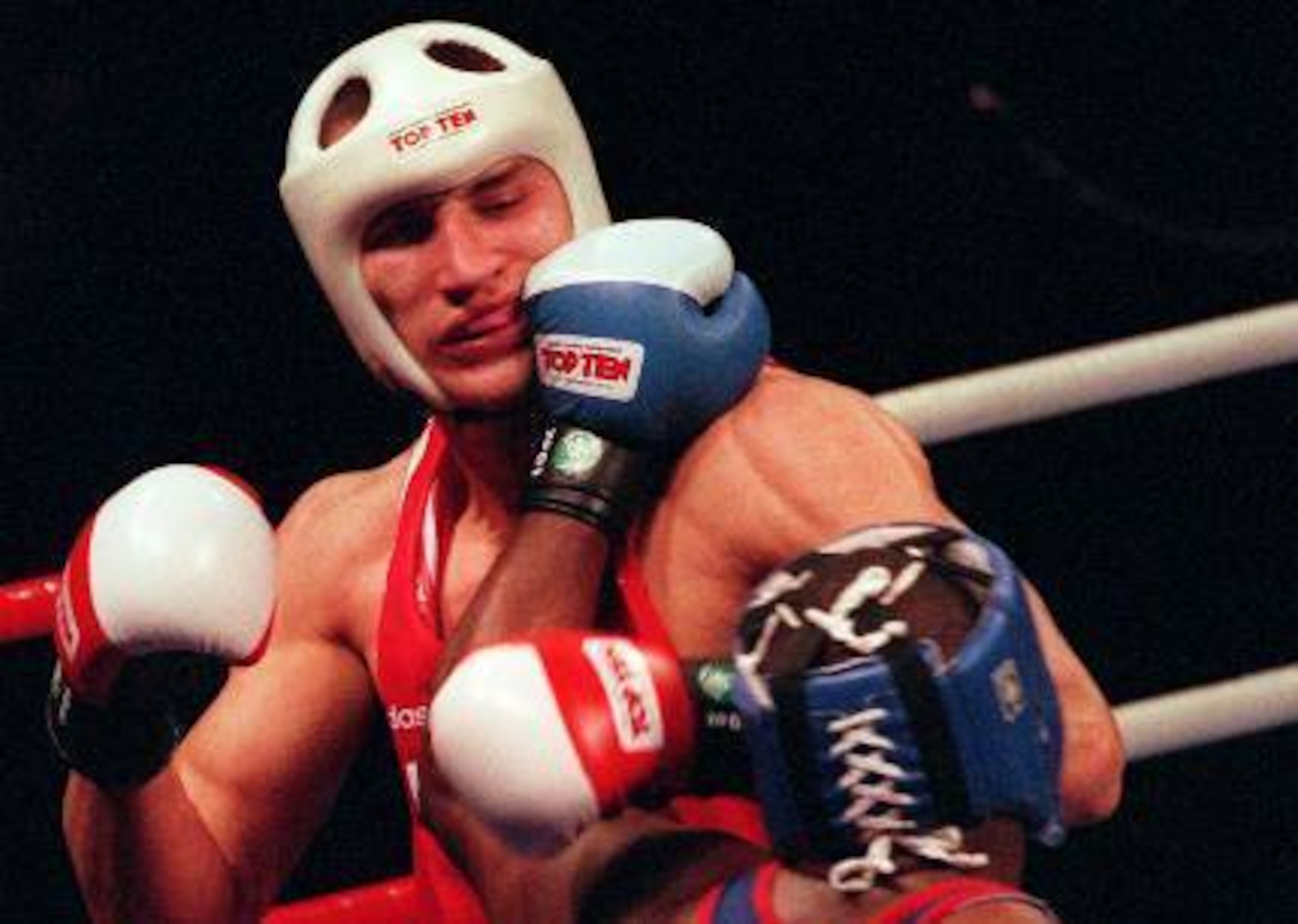 Wladimir Klitschko defeated Paea Wolfgramm to become super heavyweight champion.