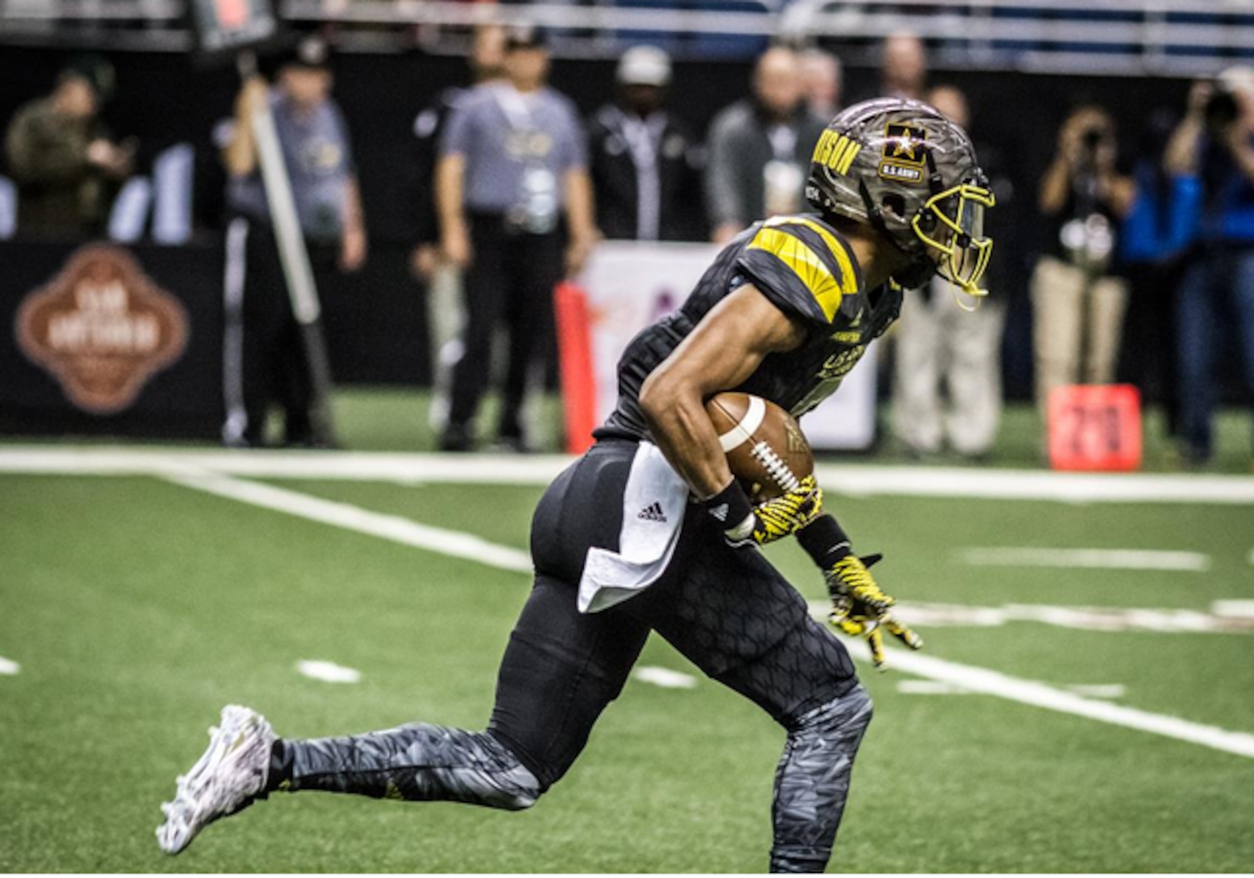 5-star WR prospect Demetris Robertson.
