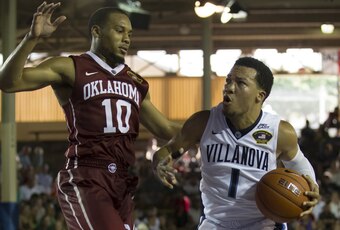 Jordan Woodard defending Jalen Brunson in Hawaii on Dec. 7