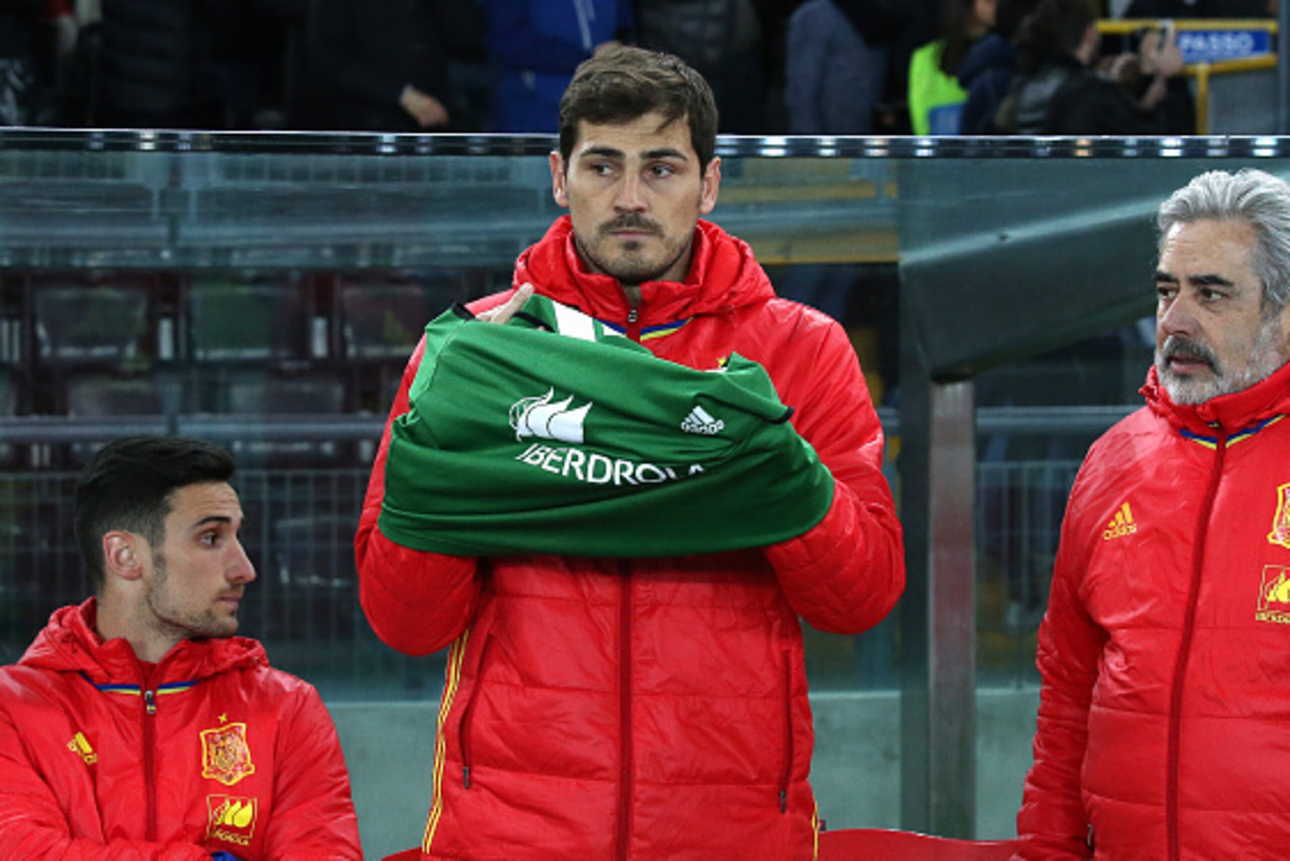 Iker Casillas kept a clean sheet on the night he reached a notable milestone.