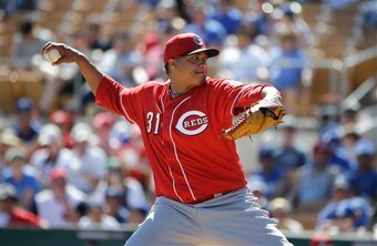 Alfredo Simon rejoined the Reds rotation as a late-offseason addition.