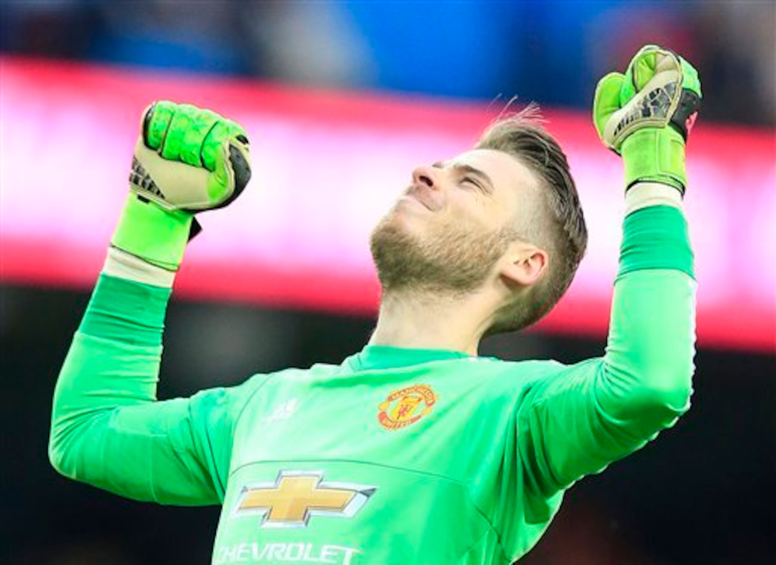 De Gea celebrates Rashford's goal at the Etihad.