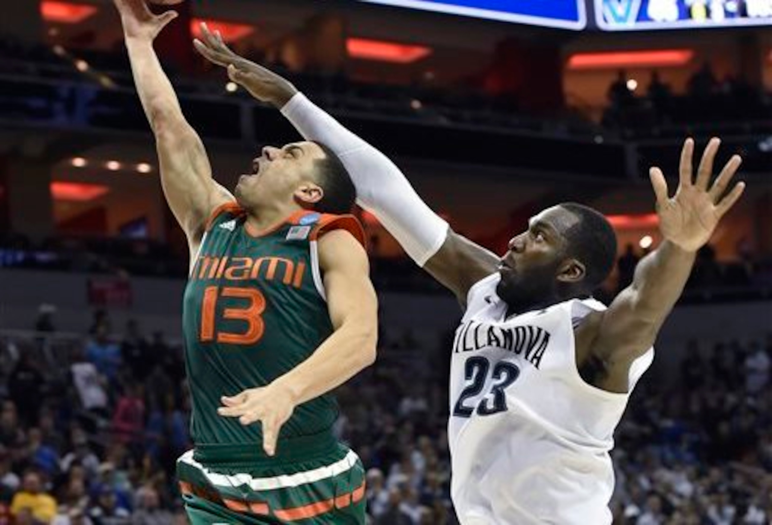 Daniel Ochefu (right) guards Angel Rodriguez