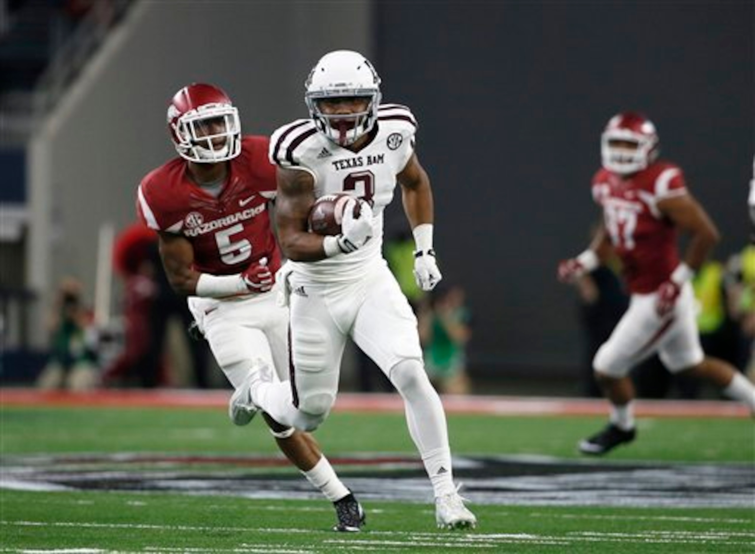Texas A&M WR Christian Kirk (center)