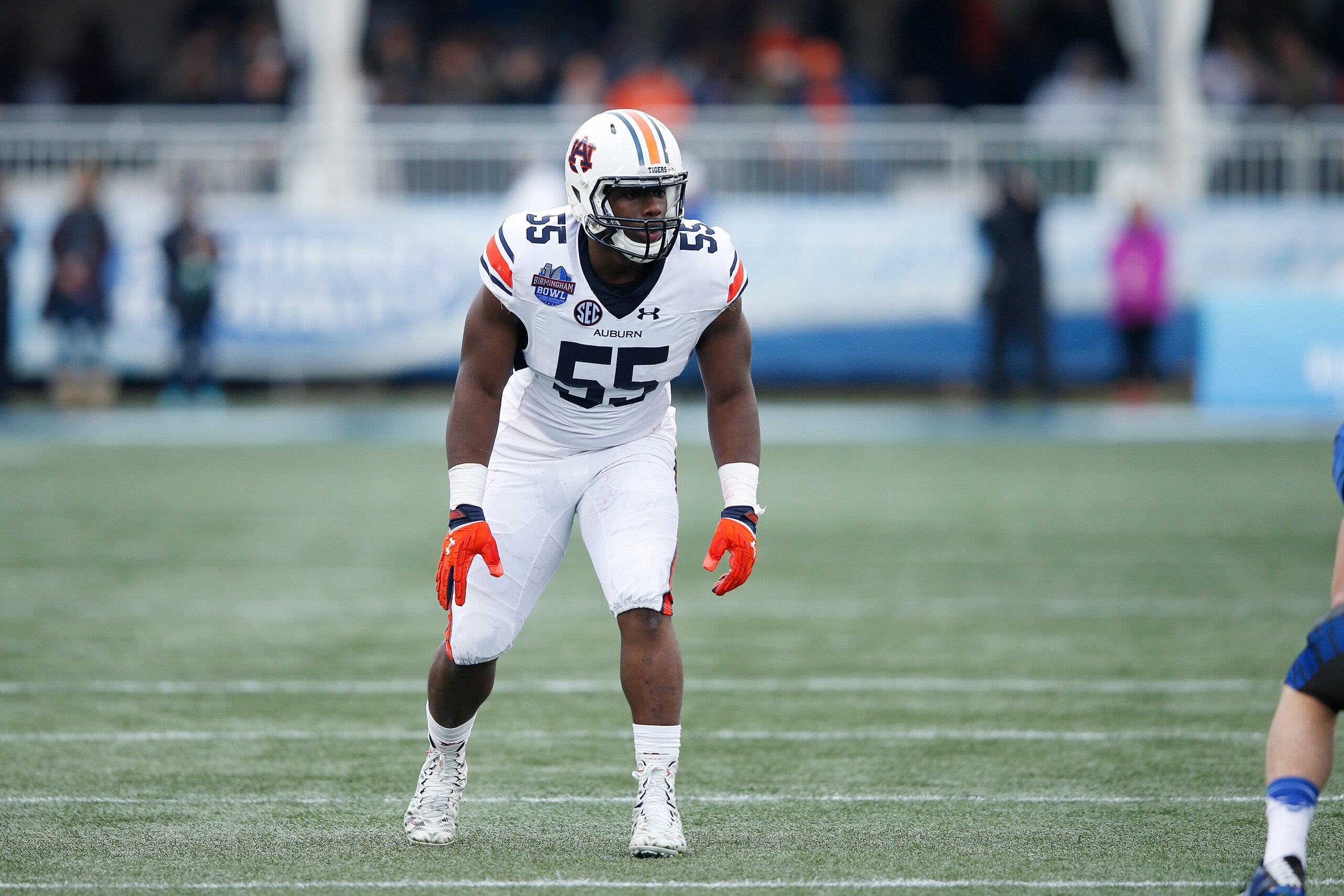 Carl Lawson, finally healthy, will be a force for Auburn's defensive line in 2016.