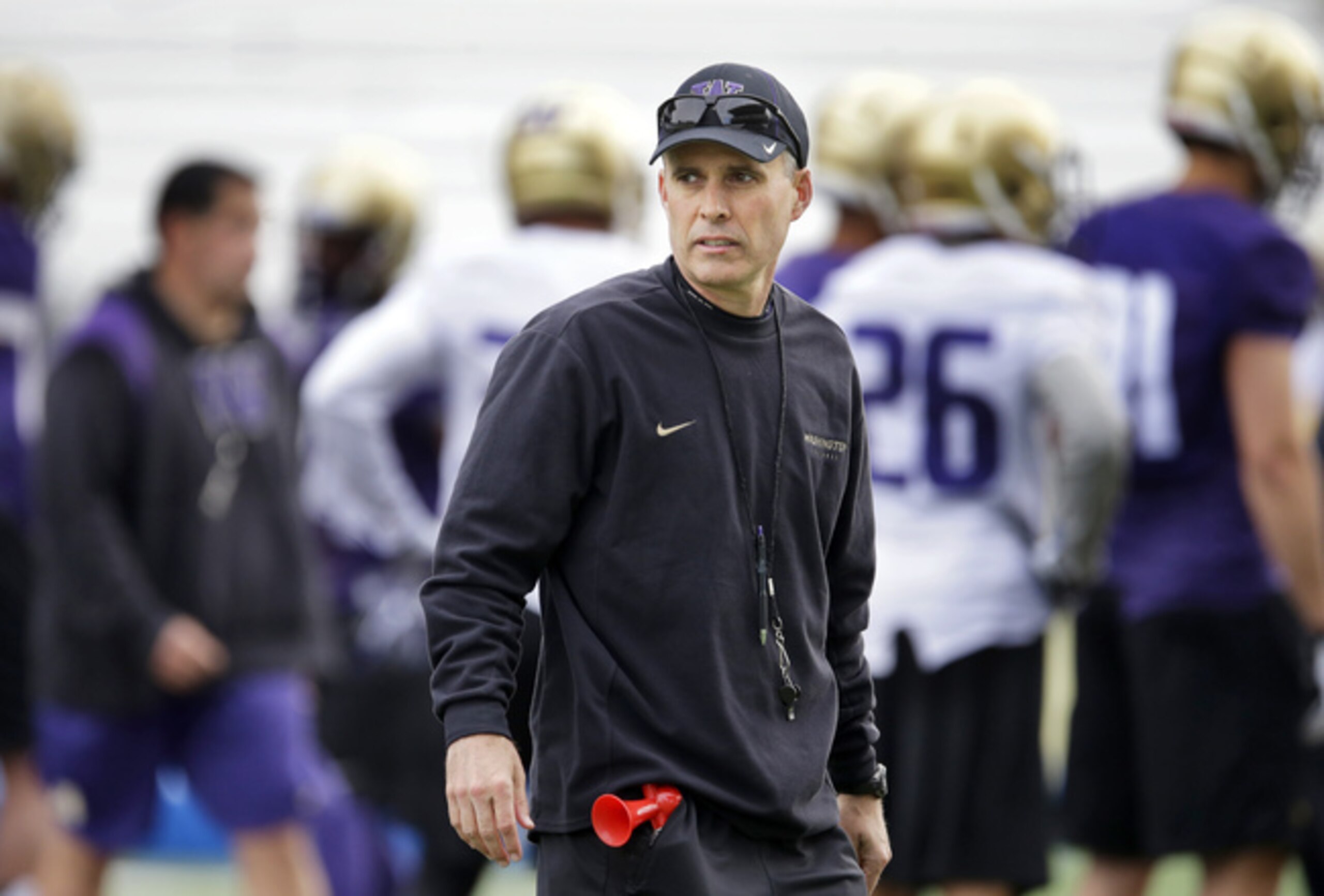 Washington head coach Chris Petersen