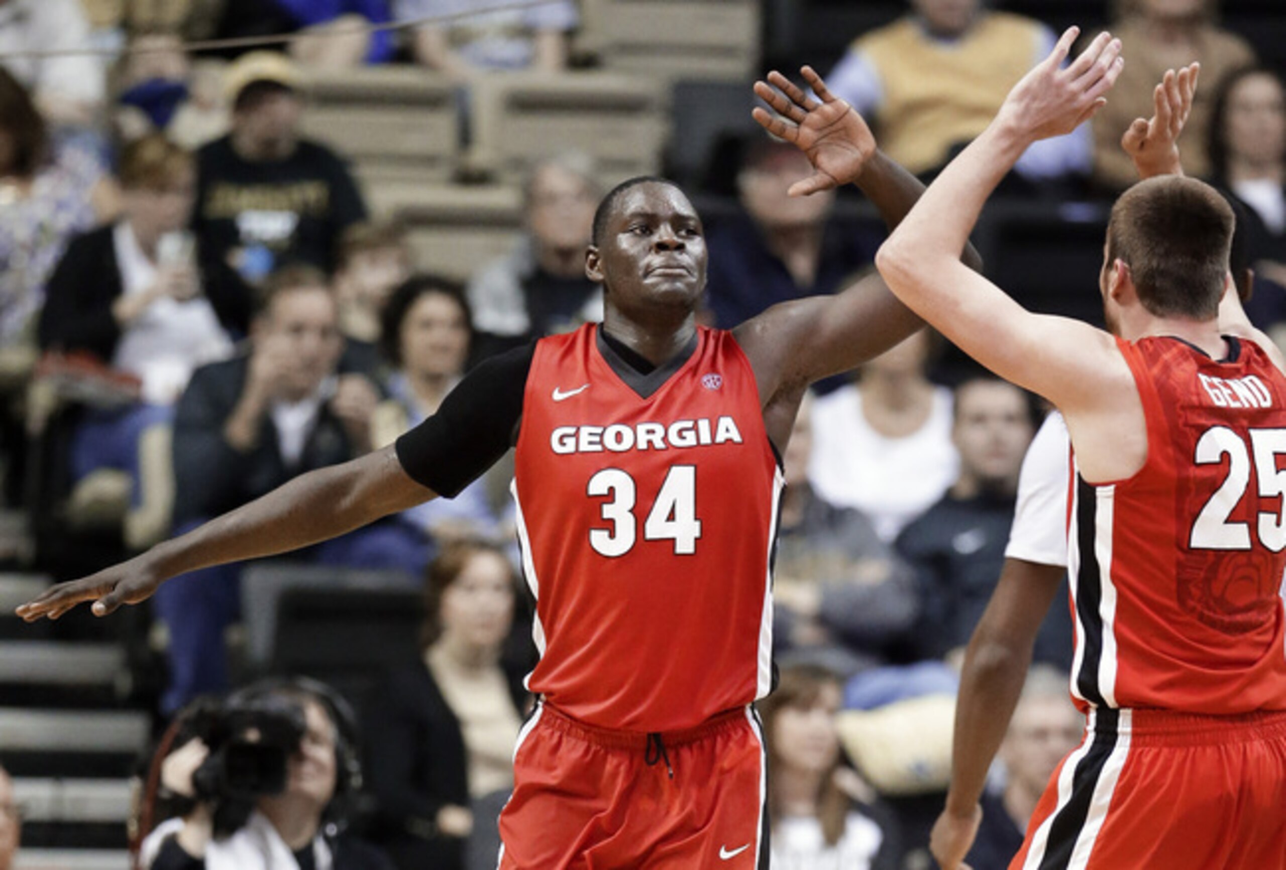 Derek Ogbeide and Yante Maten should make for a strong frontcourt.