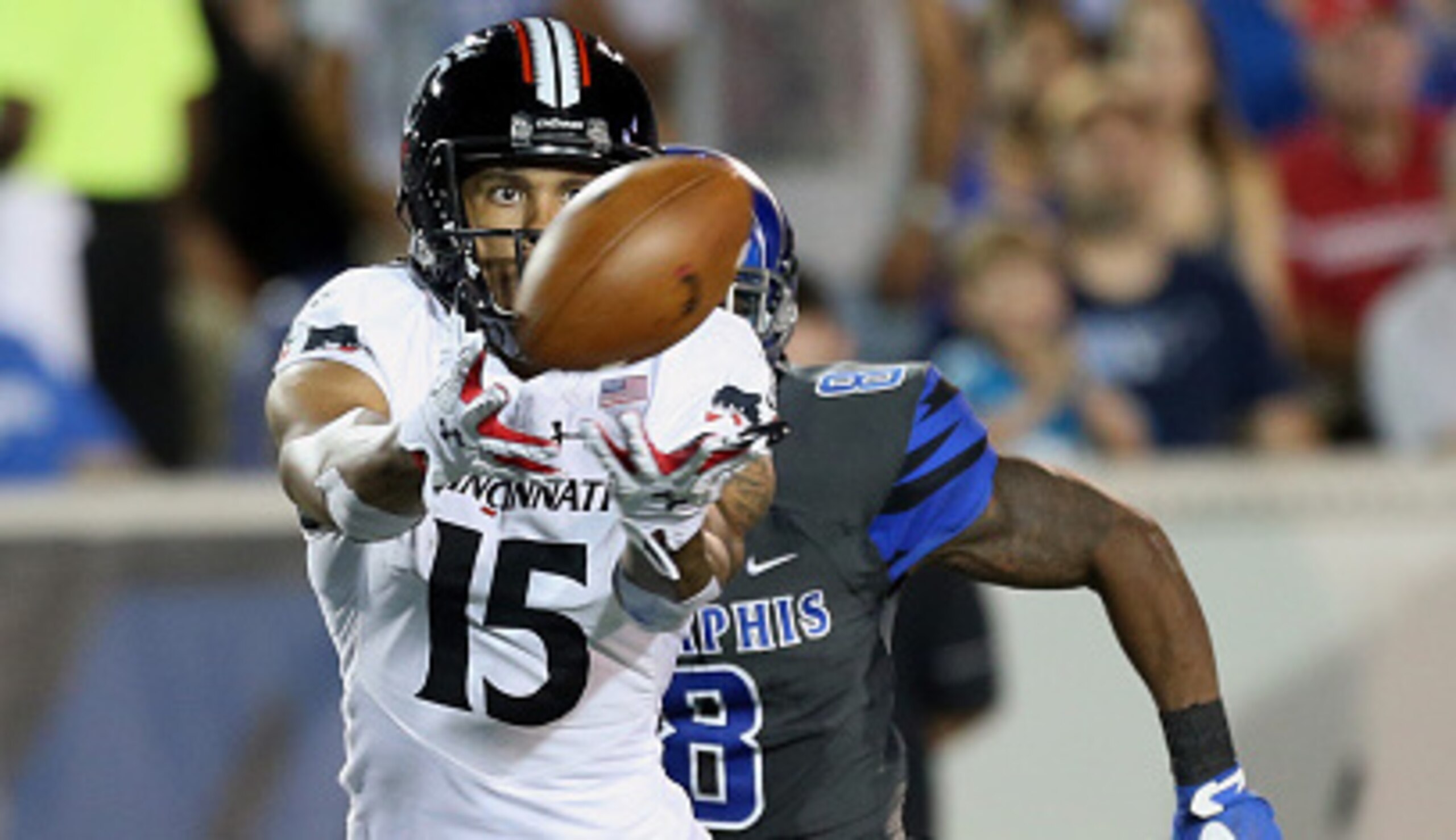 Cincinnati's Chris Moore averaged nearly 22 yards per reception in 2015.