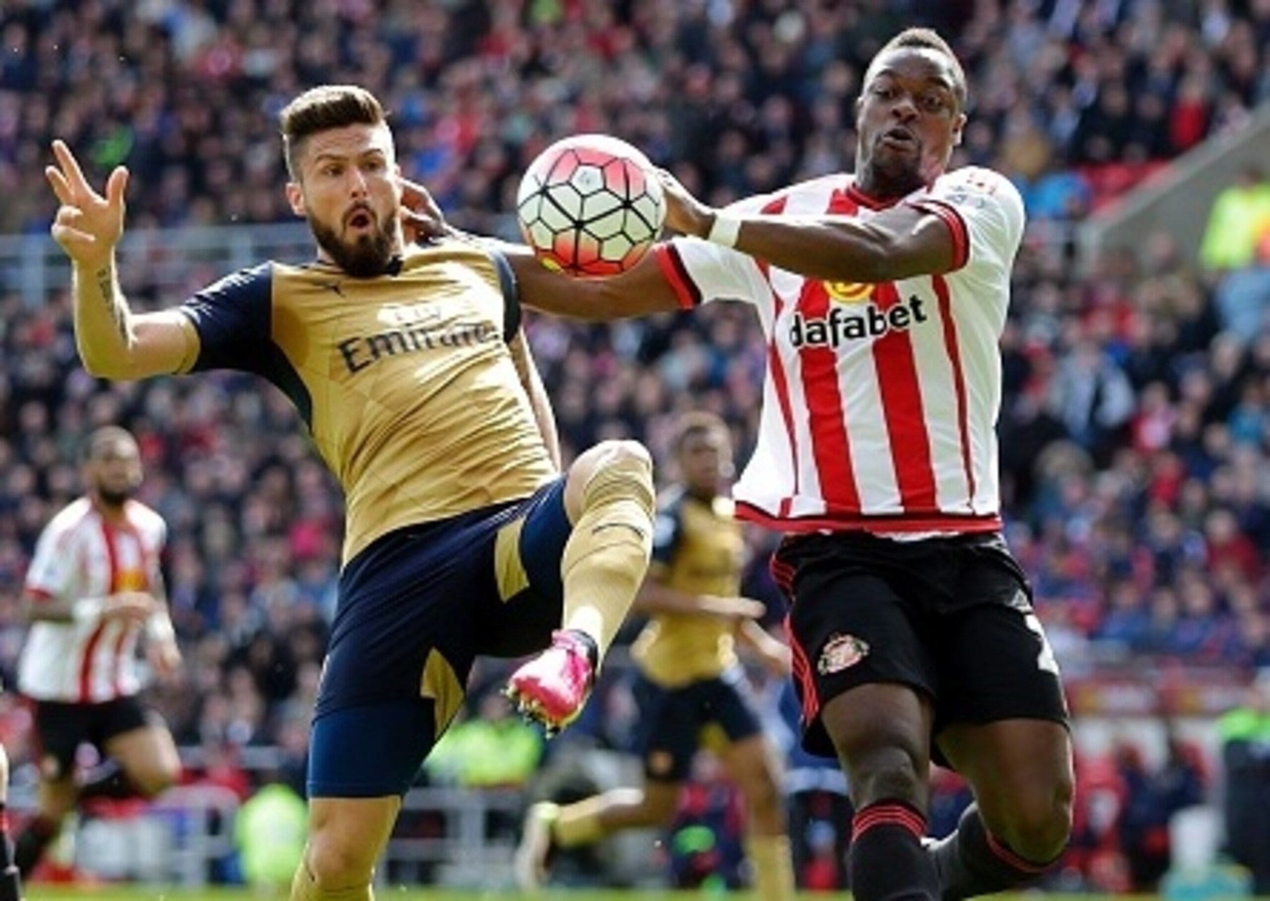 Olivier Giroud (left) failed to end his drought in front of goal.