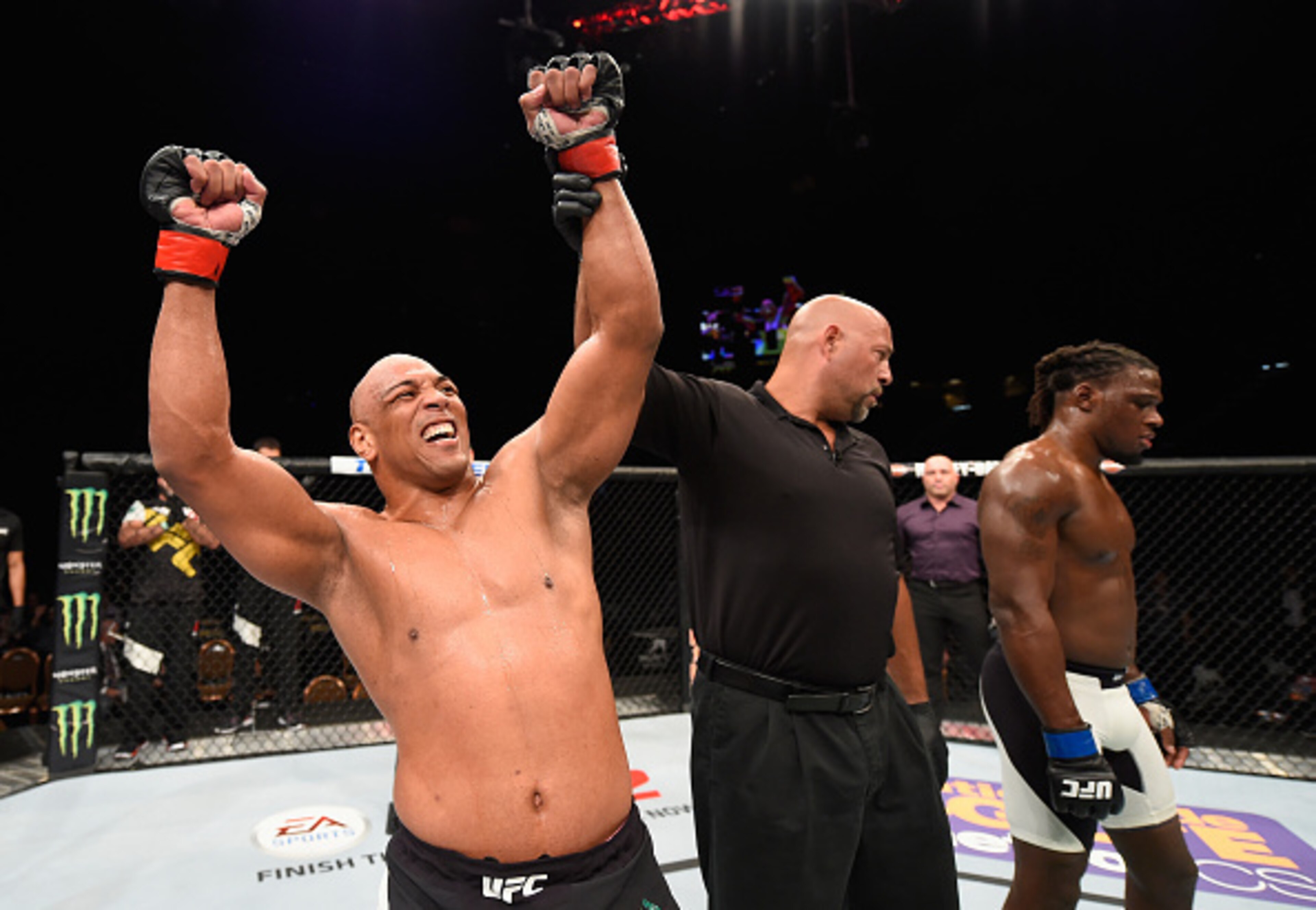 Marcos Rogerio de Lima (left) dominated Clint Hester. Marcos Rogerio de Lima (left) dominated Clint Hester.