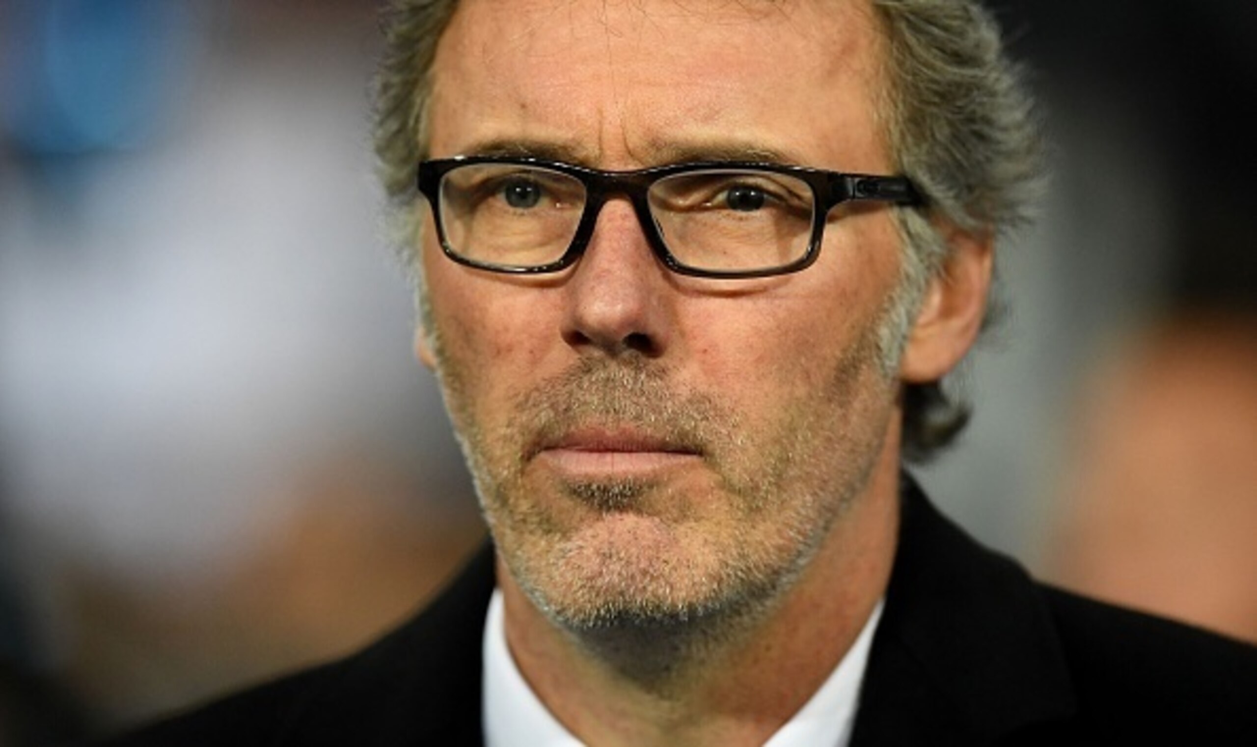 Paris Saint-Germain's French head coach Laurent Blanc looks on prior to the French League Cup final football match between Paris Saint-Germain and Lille on April 23, 2016 at the Stade de France in Saint-Denis, north of Paris.   / AFP / Franck FIFE        