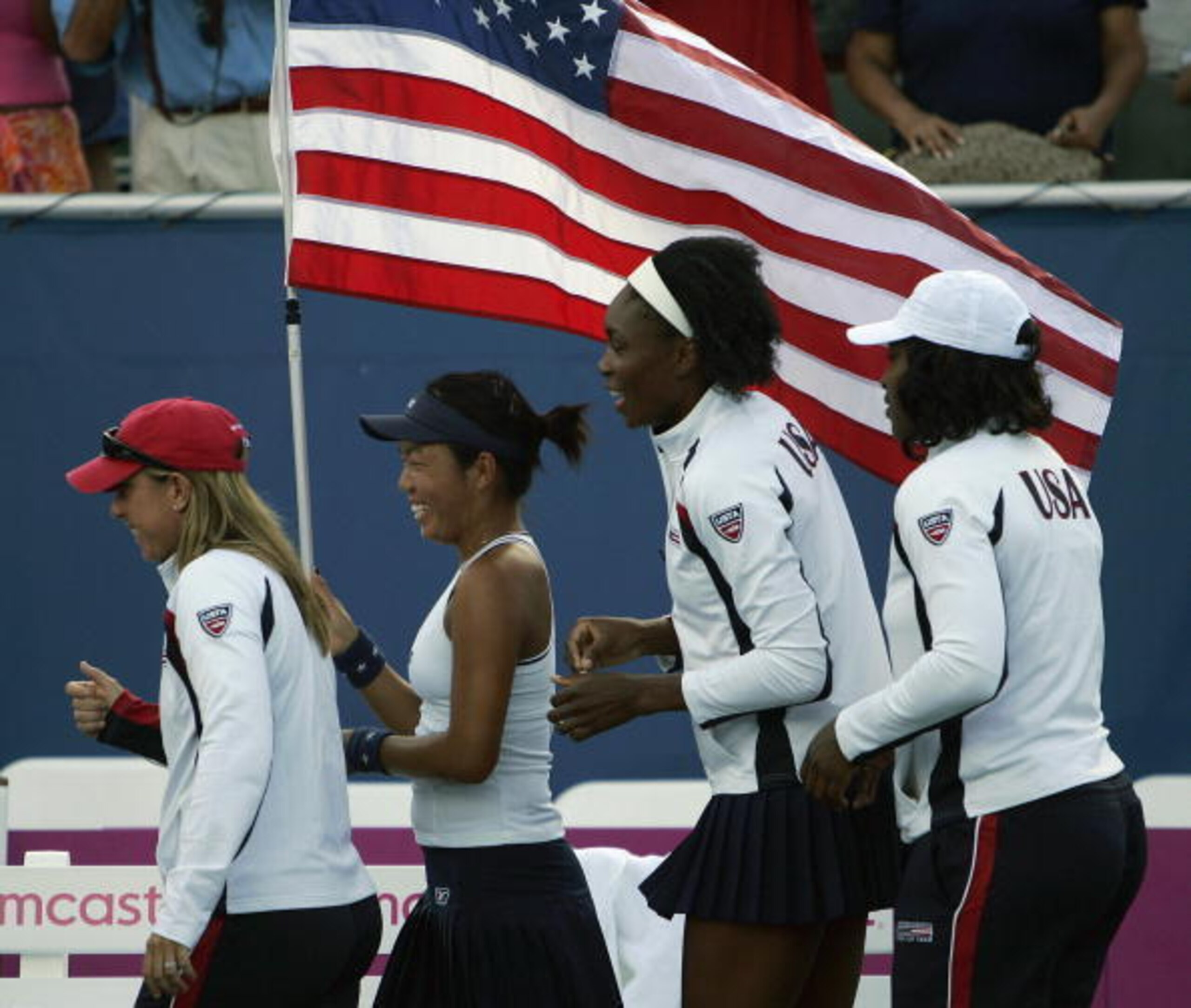 Lisa Raymond, Vania King, Venus and Serena Williams represent the U.S. in 2007 Fed Cup play. Lisa Raymond, Vania King, Venus and Serena Williams represent the U.S. in 2007 Fed Cup play.