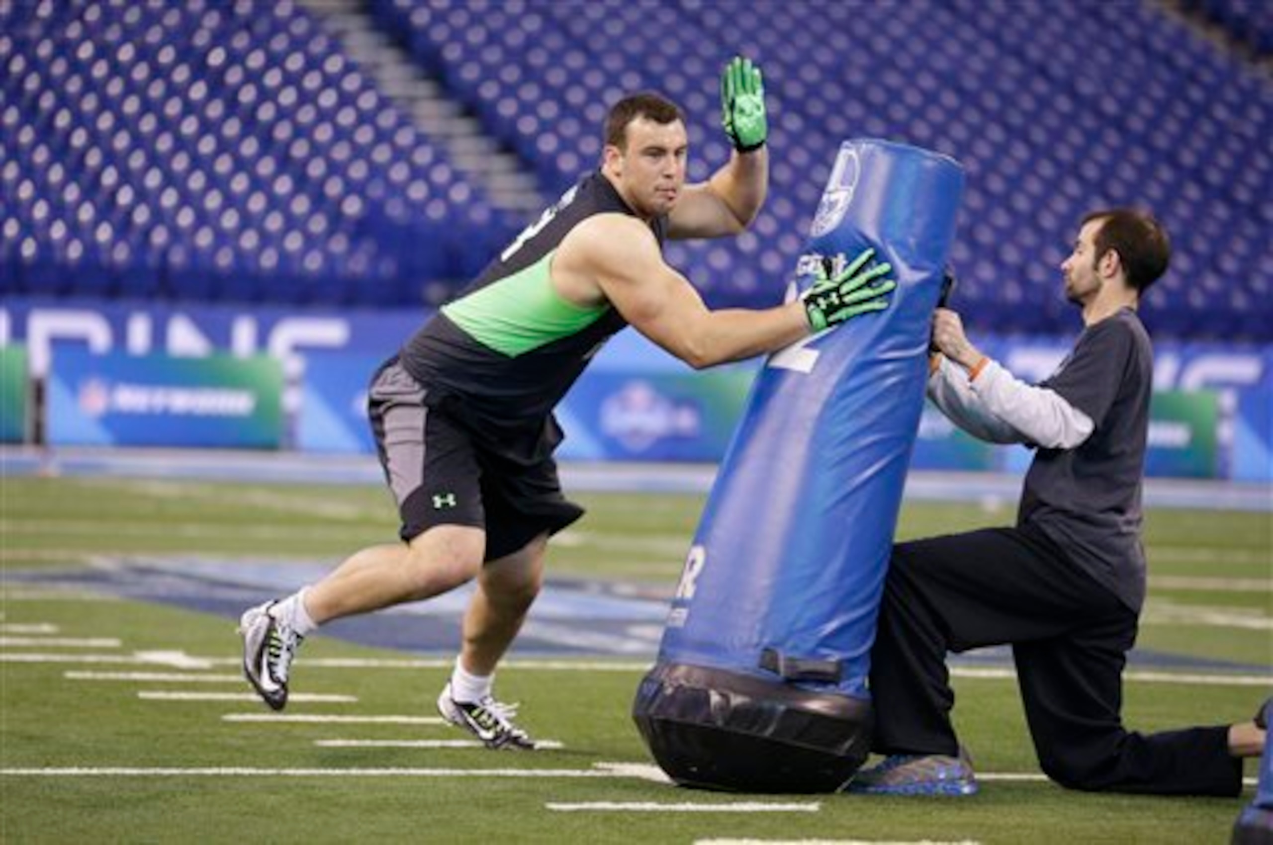 Dean Lowry can provide a rotational boost for the Cincinnati line.