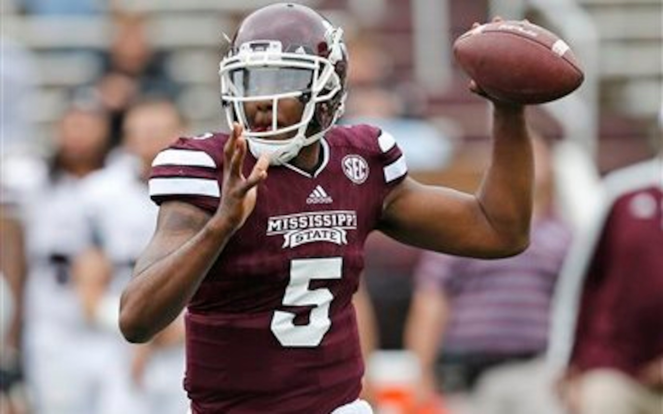 Mississippi State QB Elijah Staley