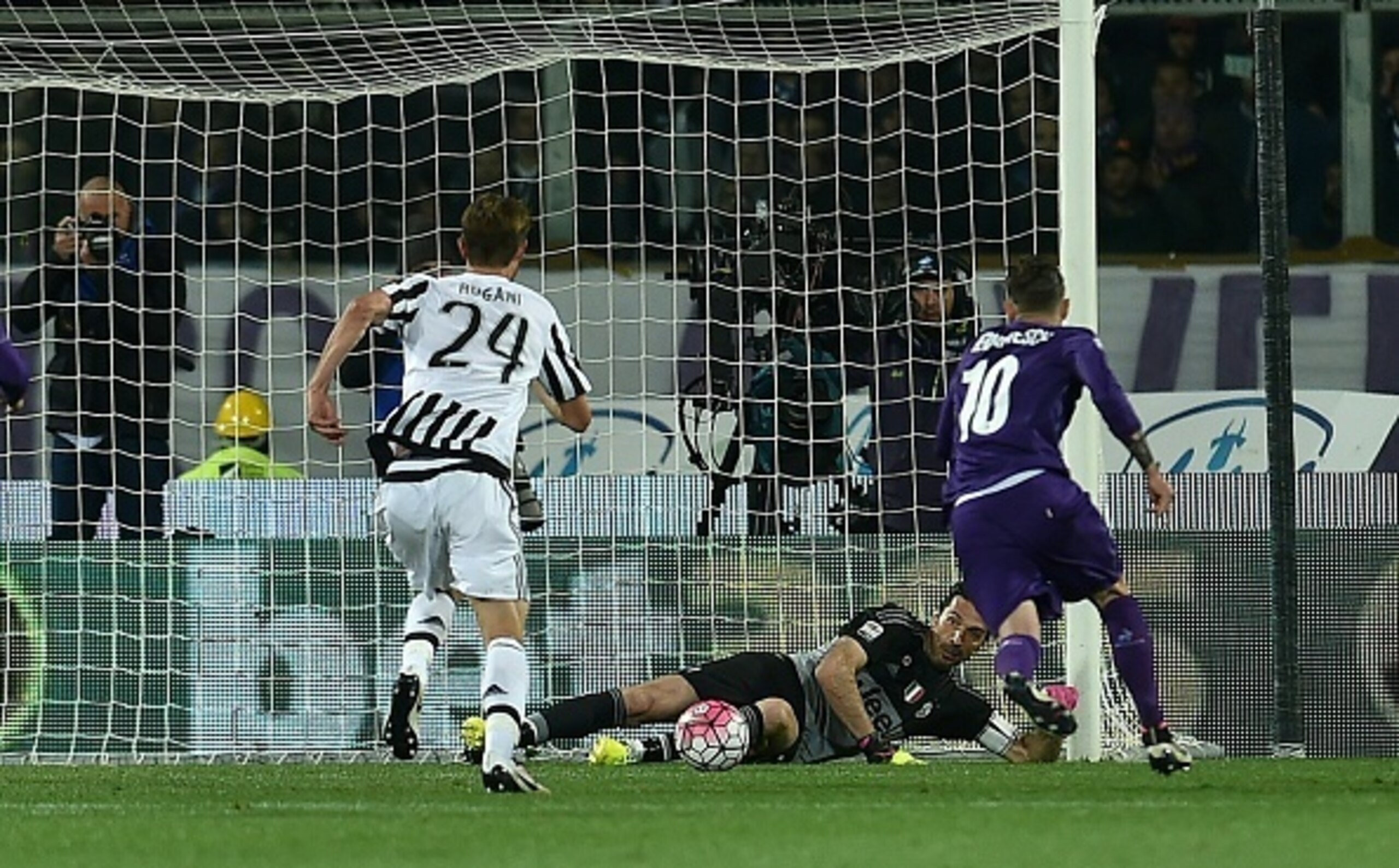 Buffon denies Federico Bernardesci after saving Nikola Kalinic's penalty.