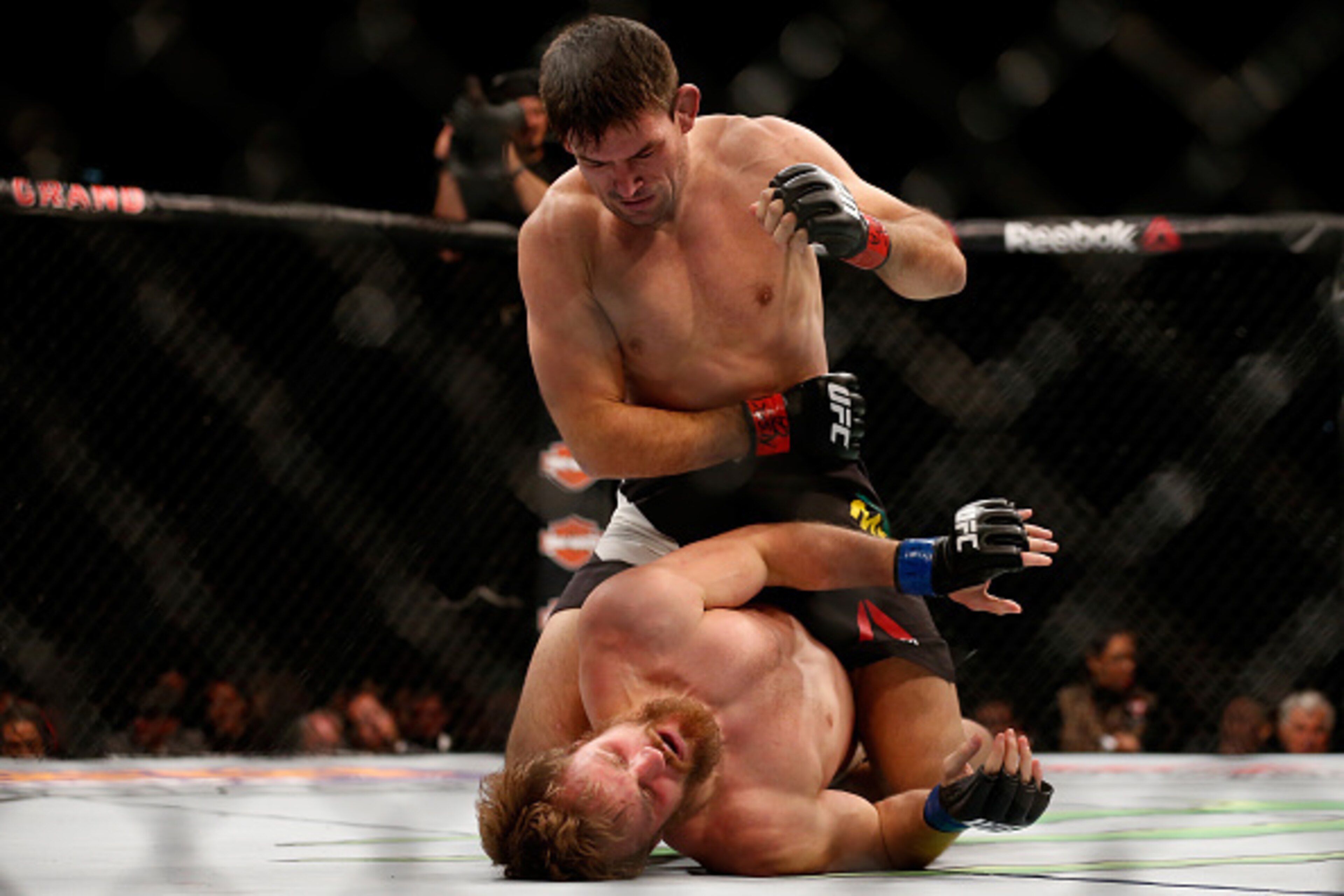 The veteran Demian Maia takes on Matt Brown on Fox Sports 1.