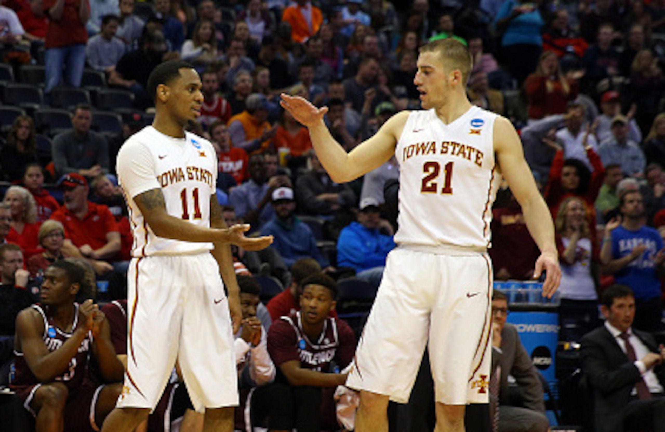 Monte Morris (11) and Matt Thomas (21)