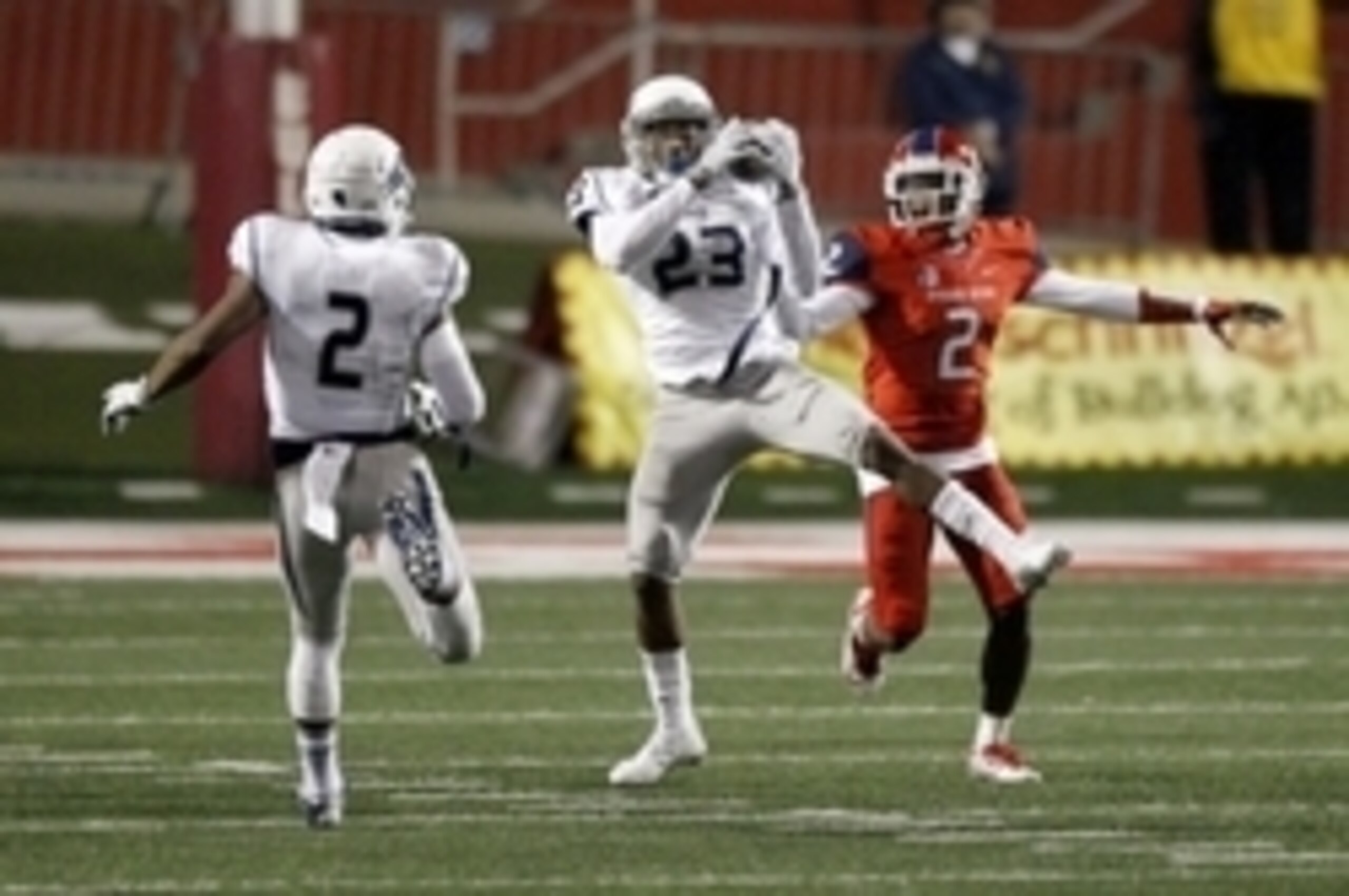 Nevada DB Dameon Baber (center)