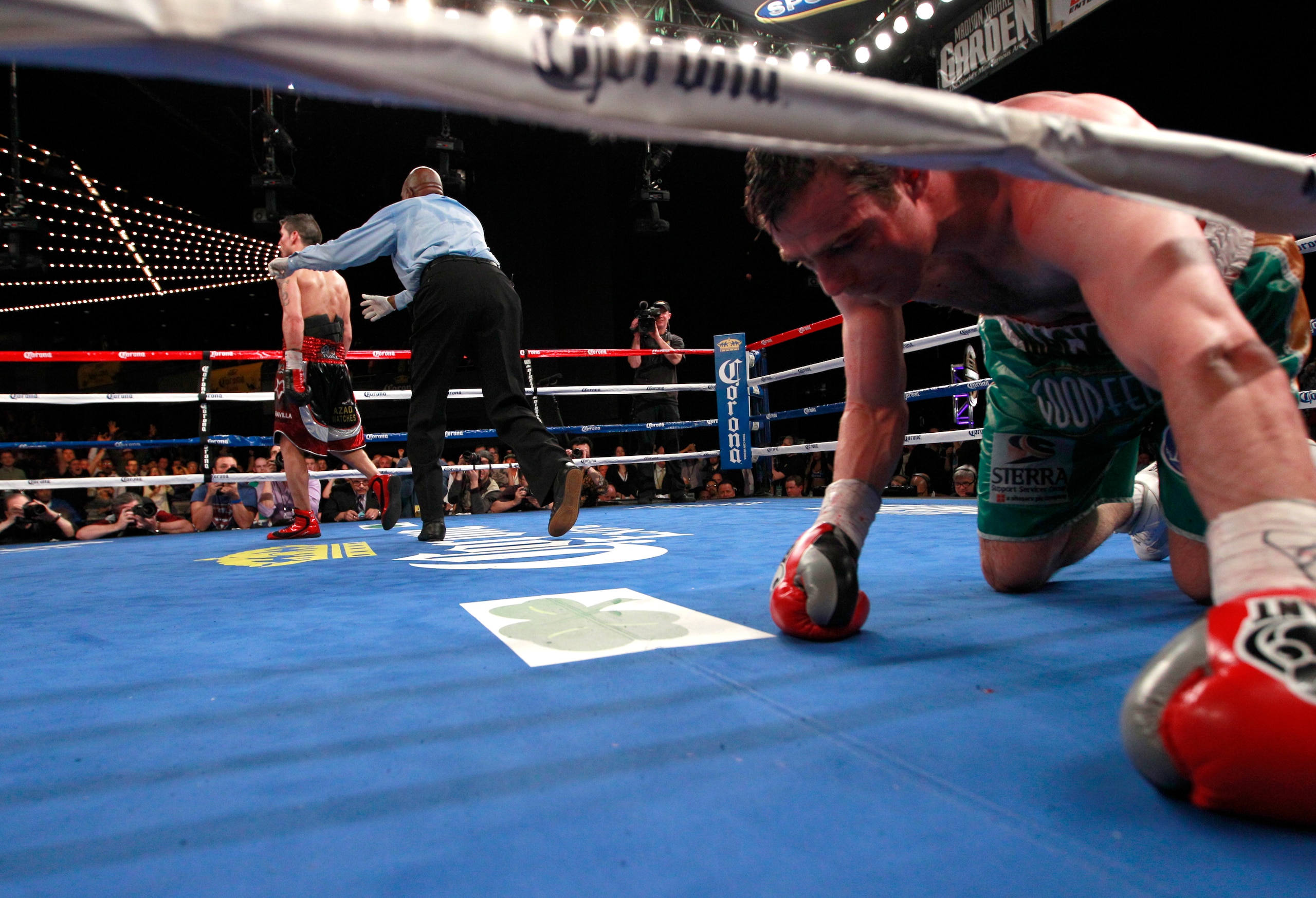 Sergio Martinez climbed off the canvas to win at Madison Square Garden Theater.
