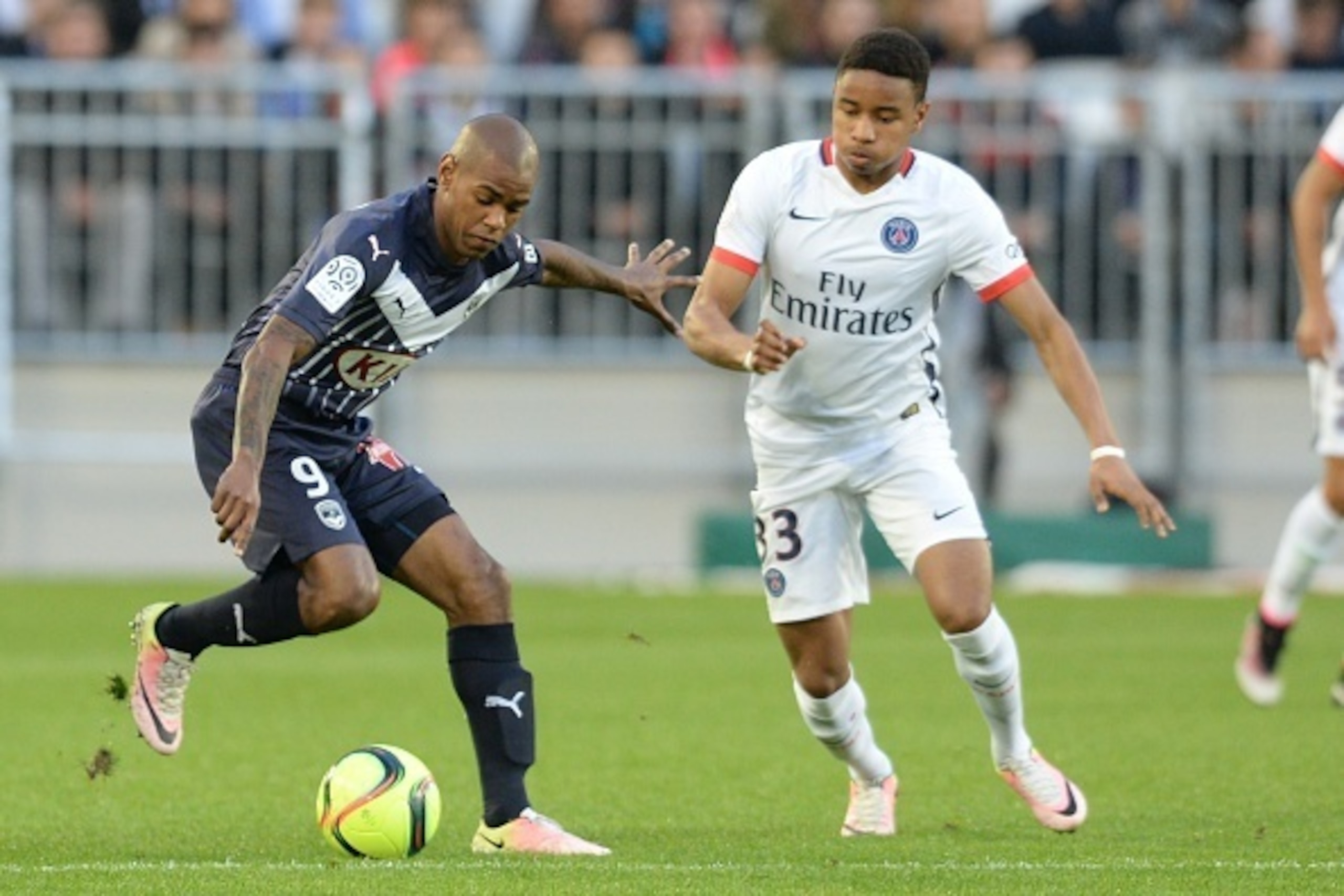 Paris Saint-Germain's German midfielder Christopher Nkunku (R) vies with Bordeaux' Uruguyan forward Diego Rolan (L)  the French L1 football  match between Bordeaux and Paris (PSG) on May 11, 2016 at the Matmut Atlantique stadium in Bordeaux, southwestern 