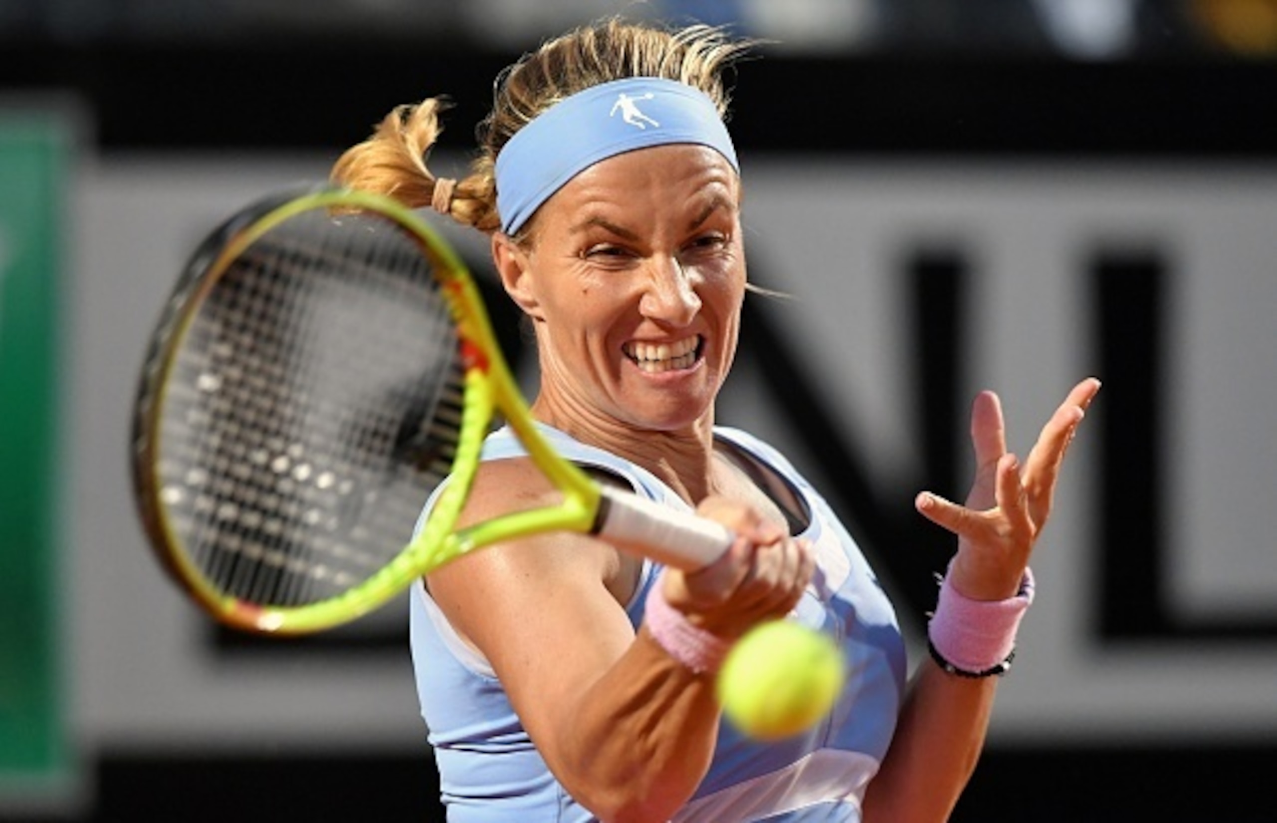 Svetlana Kuznetsova hits a forehand during a match at the 2016 Rome Open.