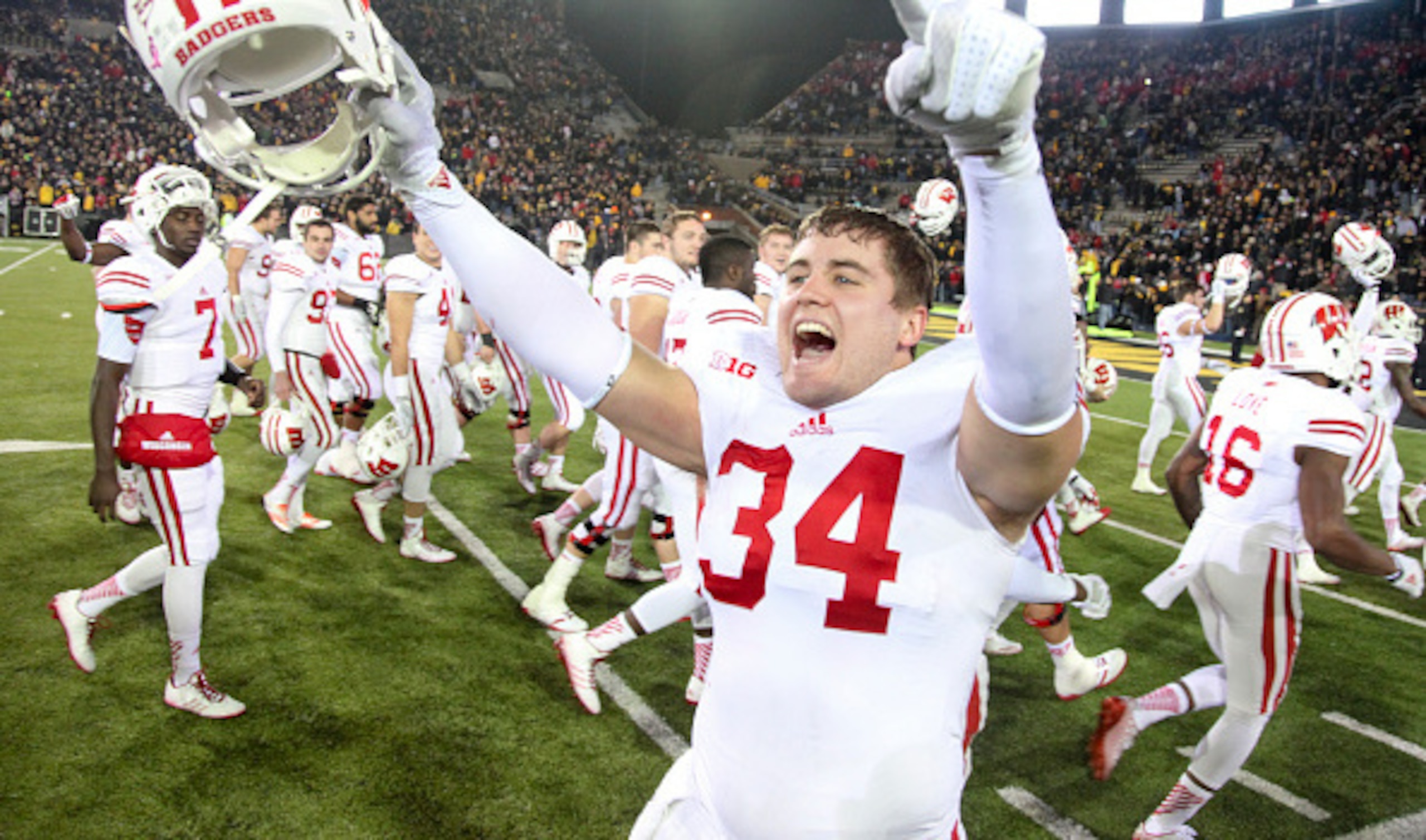 Derek Watt is reunited with former Wisconsin teammate Melvin Gordon. Derek Watt is reunited with former Wisconsin teammate Melvin Gordon.
