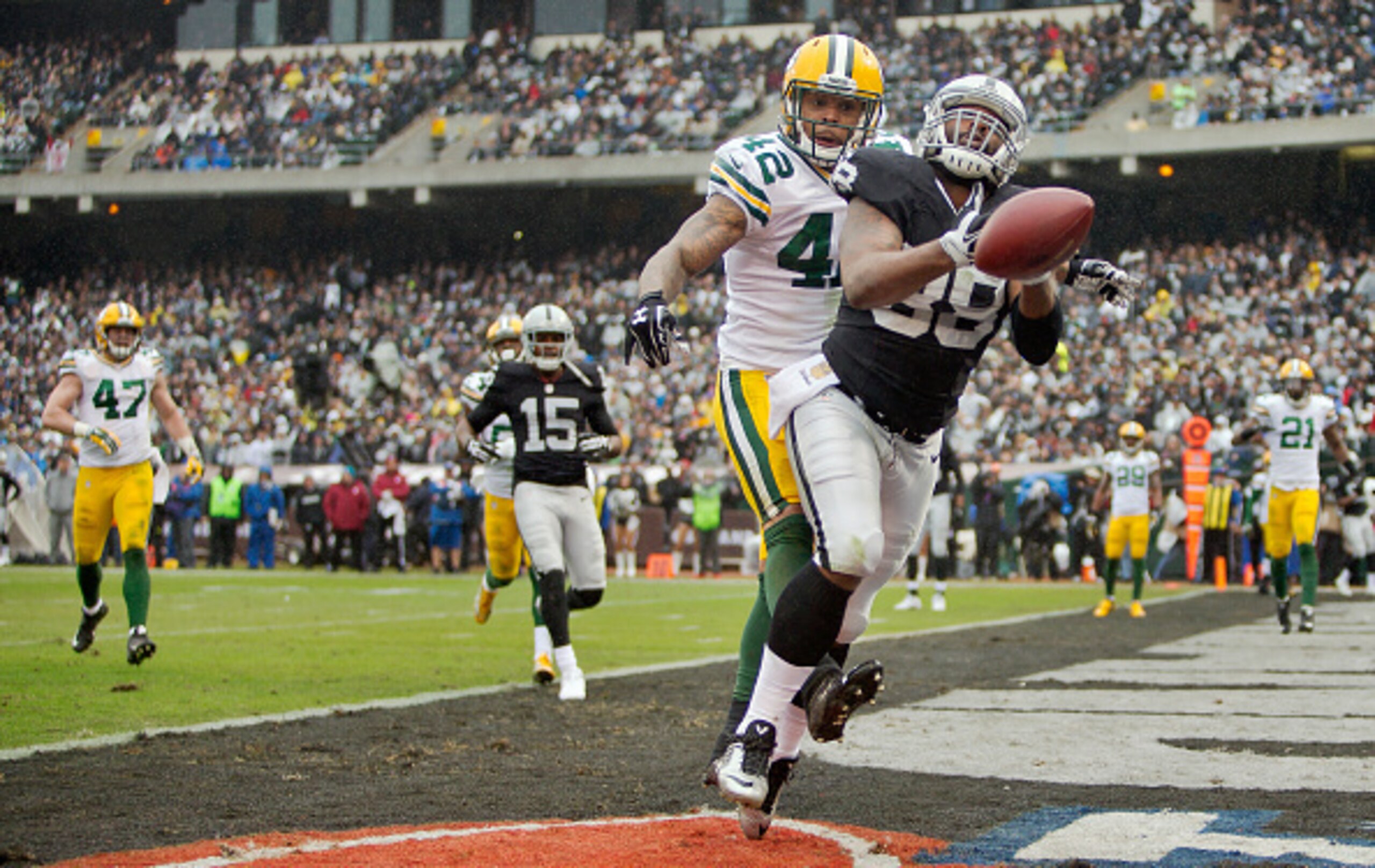 Can Clive Walford become a go-to target for the Raiders in 2016? Can Clive Walford become a go-to target for the Raiders in 2016?