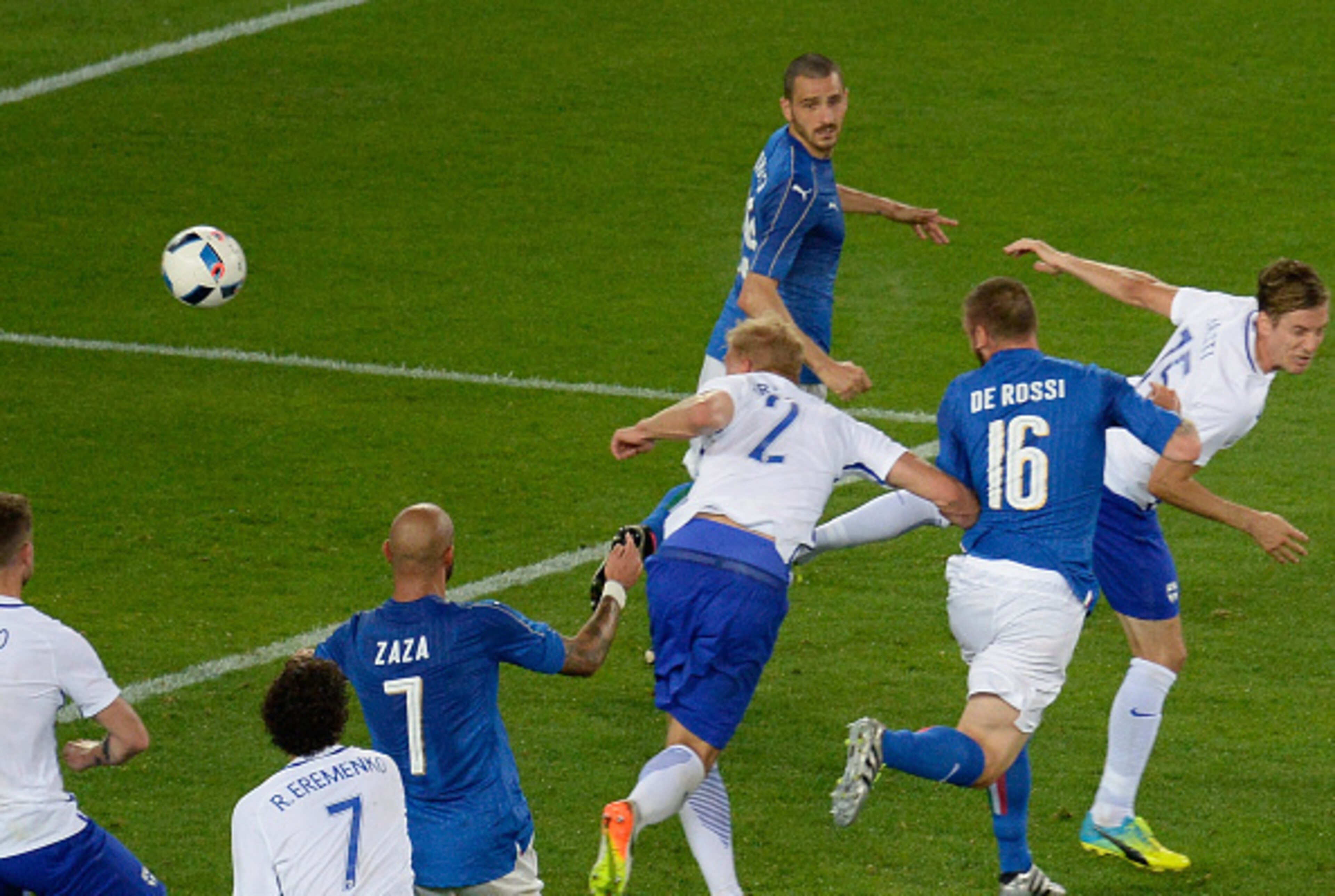 De Rossi fired home Candreva's cross.