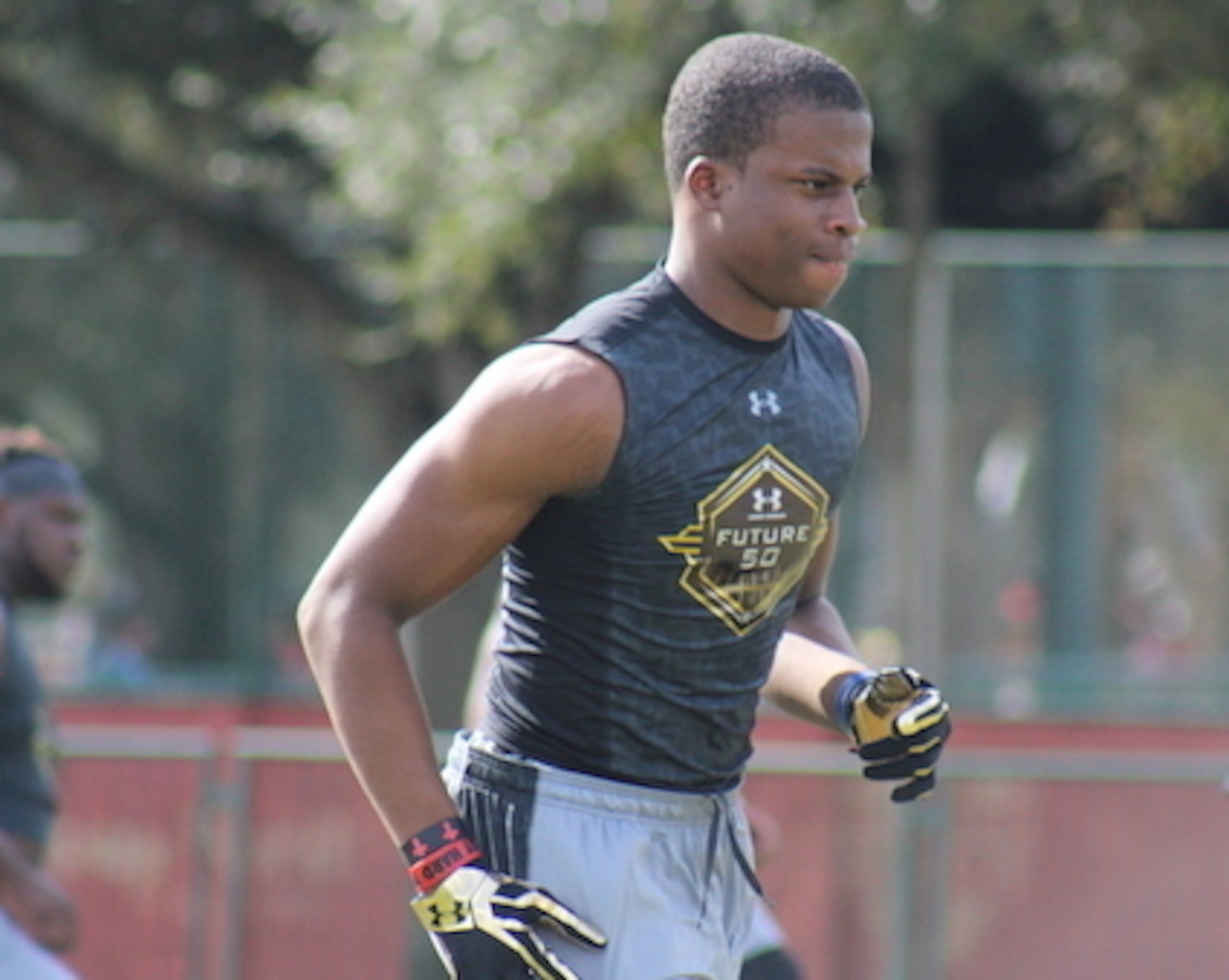 LB/DE Robert Beal